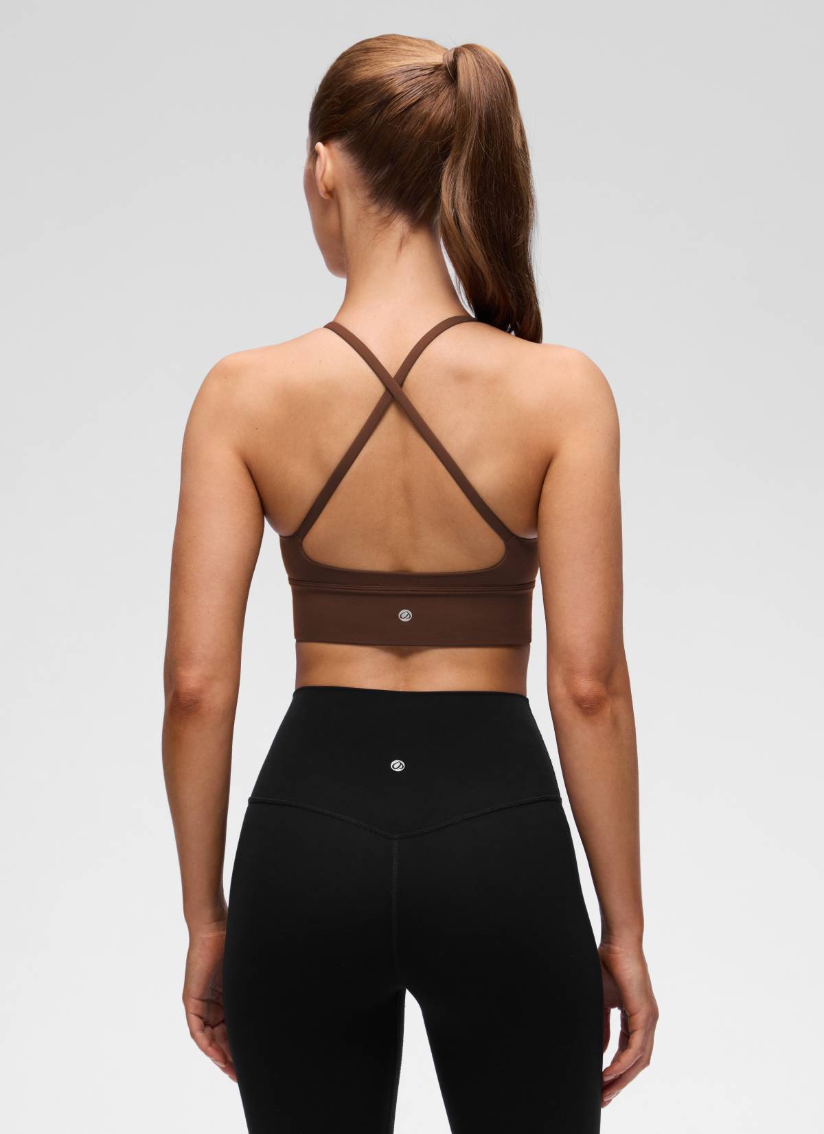 حمالة صدر رياضية طويلة للنساء من CRZ YOGA، Butterluxe ، برقبة على شكل V وظهر متقاطع، باللون البني اللافا