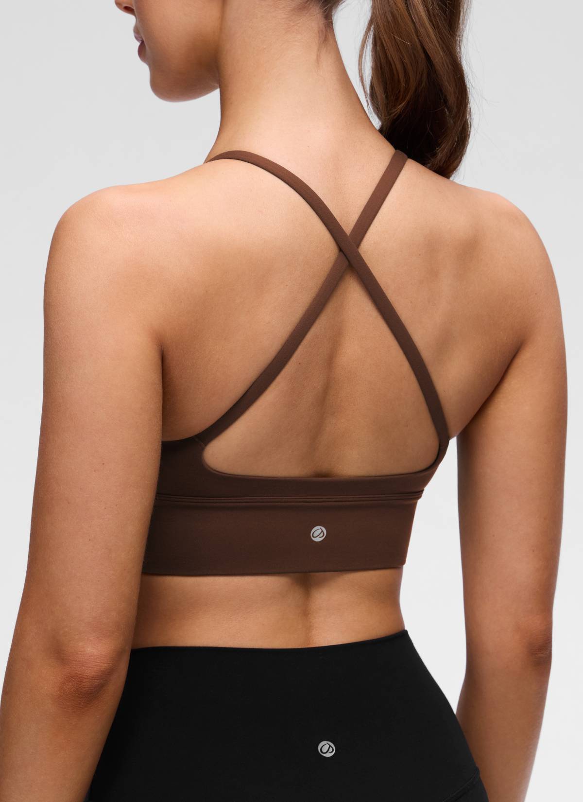 حمالة صدر رياضية طويلة للنساء من CRZ YOGA، Butterluxe ، برقبة على شكل V وظهر متقاطع، باللون البني اللافا