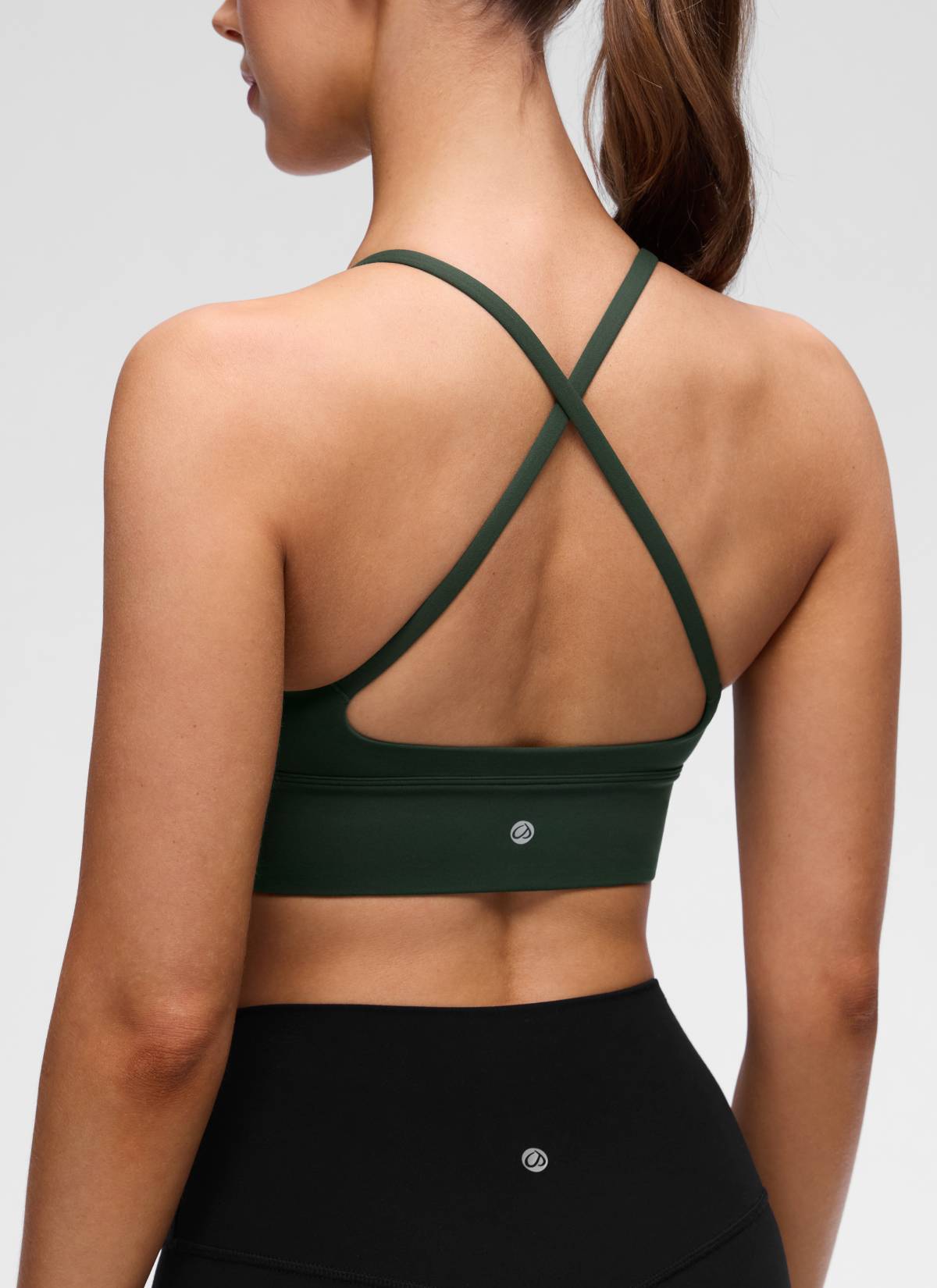 حمالة صدر رياضية طويلة للنساء من CRZ YOGA، Butterluxe ، برقبة على شكل V وظهر متقاطع، باللون الأخضر الأسطوري