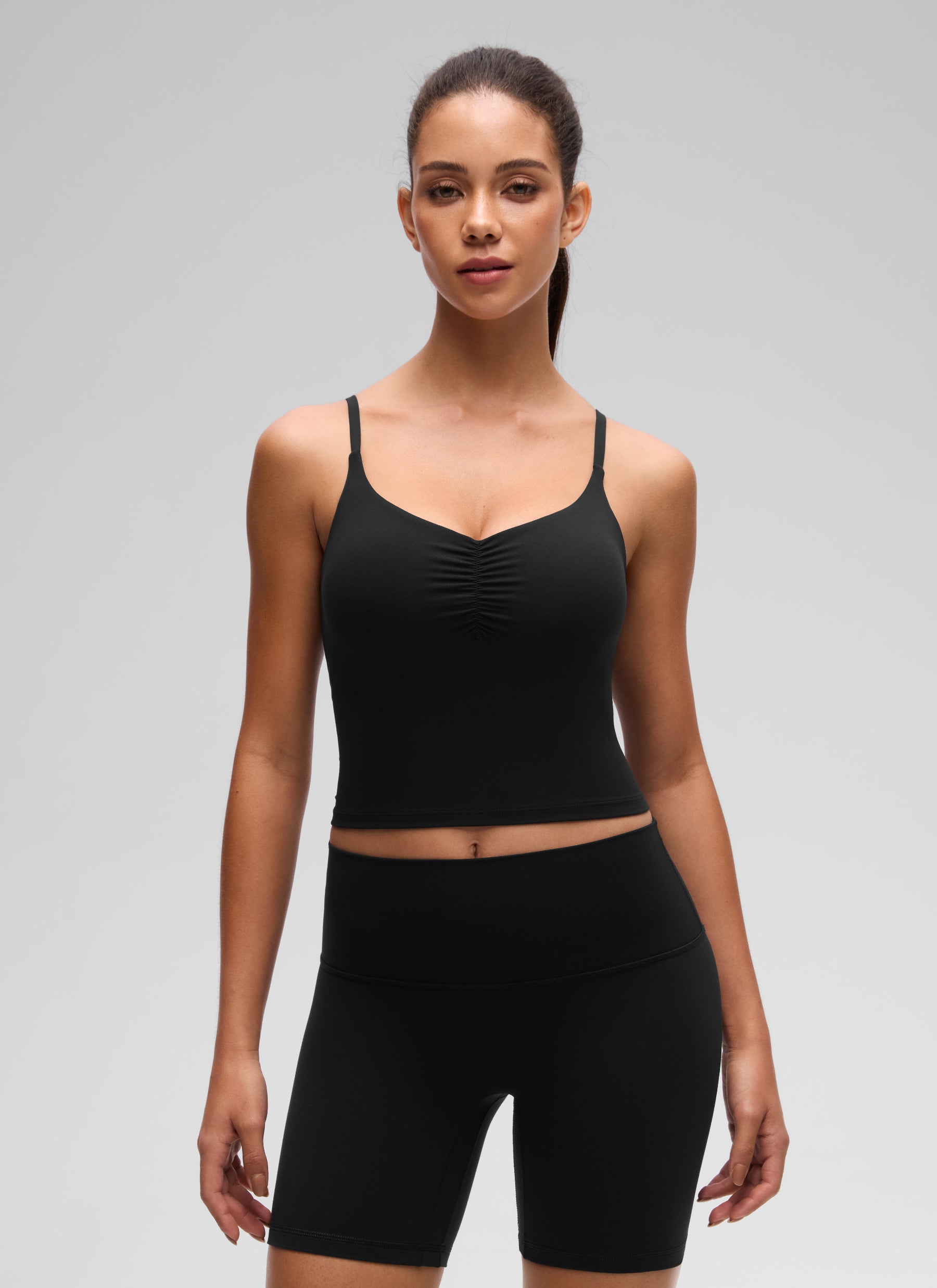 CRZ YOGA تانك نسائي مبطن قصير لليوغا بياقة V مكشكشة وظهر U من Butterluxe أسود
