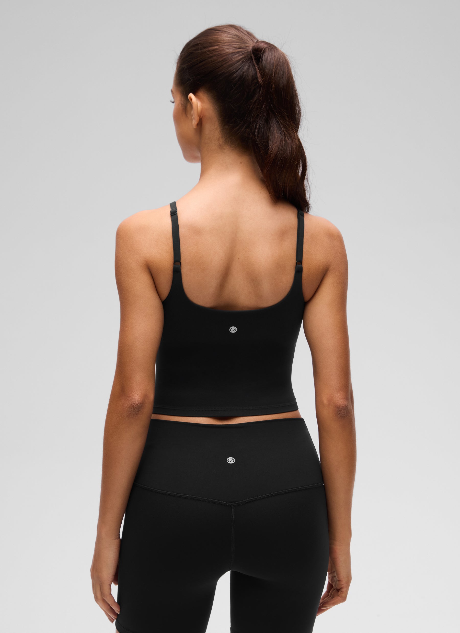 CRZ YOGA تانك نسائي مبطن قصير لليوغا بياقة V مكشكشة وظهر U من Butterluxe أسود