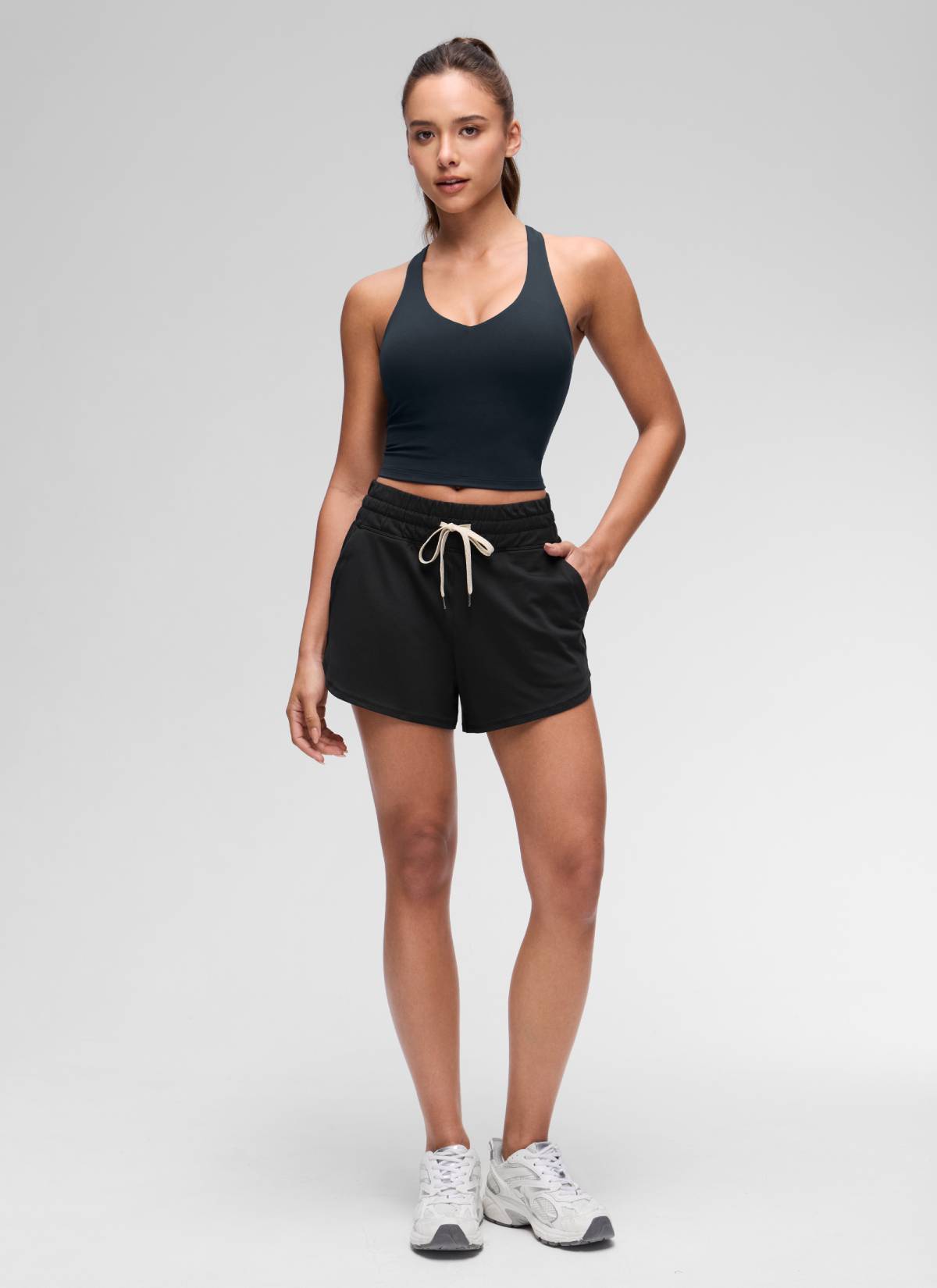 تيشيرت حمالات نسائي لليوغا بفتحة رقبة على شكل V وتصميم ظهر متسابق من مجموعة Butterluxe من CRZ YOGA بلون كحلي حقيقي
