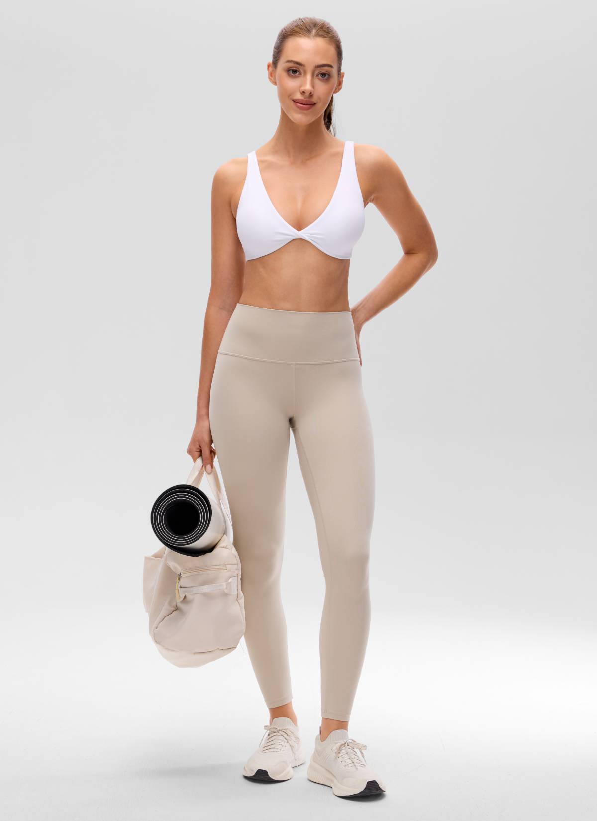 حمالة صدر رياضية يوغا Butterluxe بفتحة رقبة على شكل حرف V ملتفة وظهر على شكل حرف U للنساء من CRZ YOGA باللون الأبيض