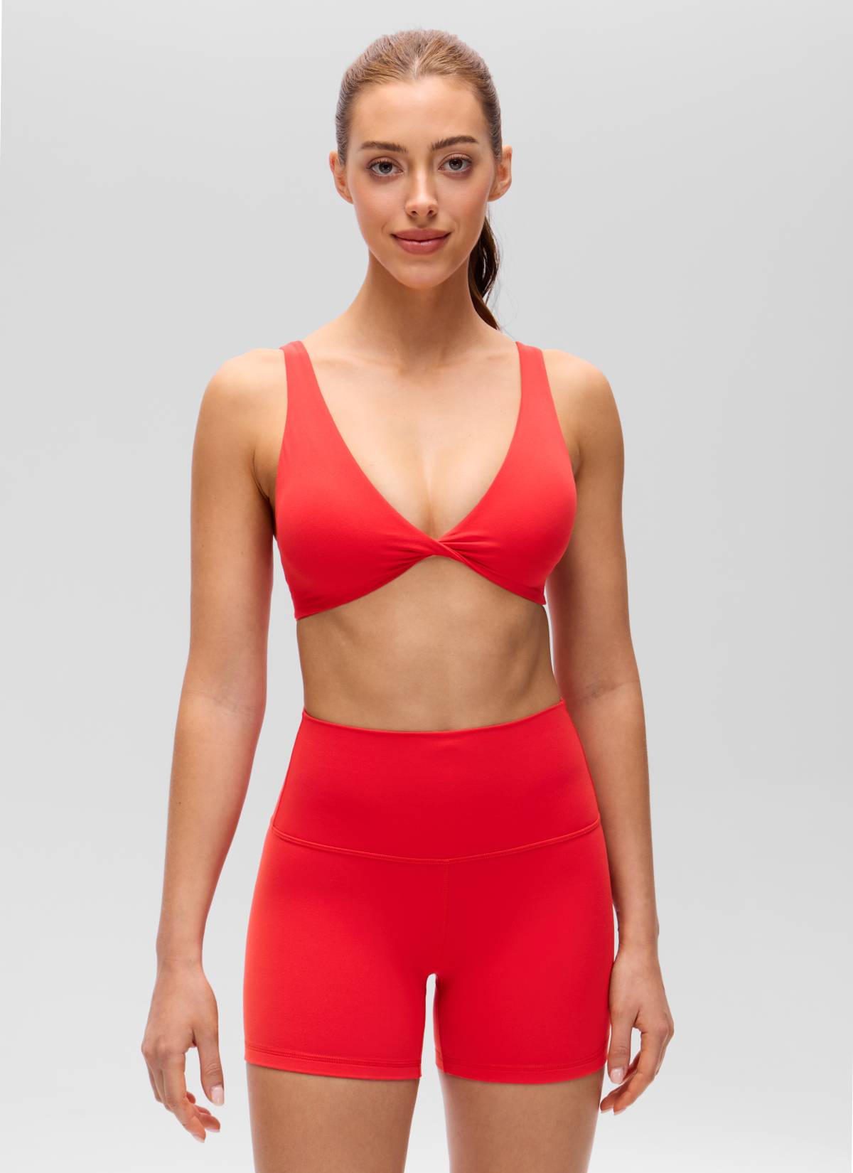 حمالة صدر رياضية يوغا Butterluxe بفتحة رقبة على شكل حرف V ملتفة وظهر على شكل حرف U للنساء من CRZ YOGA بلون أحمر داكن
