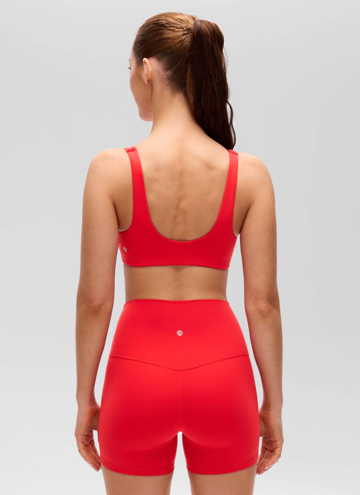 حمالة صدر رياضية يوغا Butterluxe بفتحة رقبة على شكل حرف V ملتفة وظهر على شكل حرف U للنساء من CRZ YOGA بلون أحمر داكن