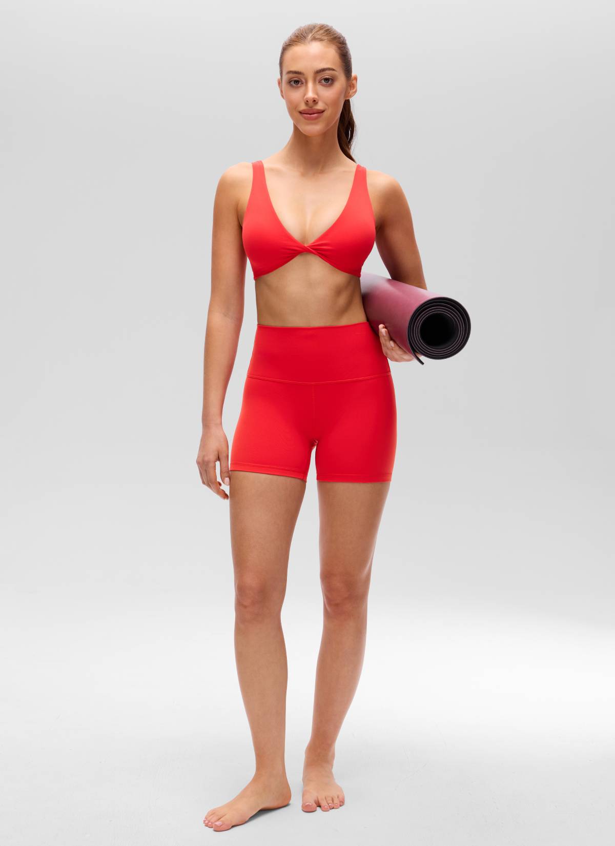 حمالة صدر رياضية يوغا Butterluxe بفتحة رقبة على شكل حرف V ملتفة وظهر على شكل حرف U للنساء من CRZ YOGA بلون أحمر داكن