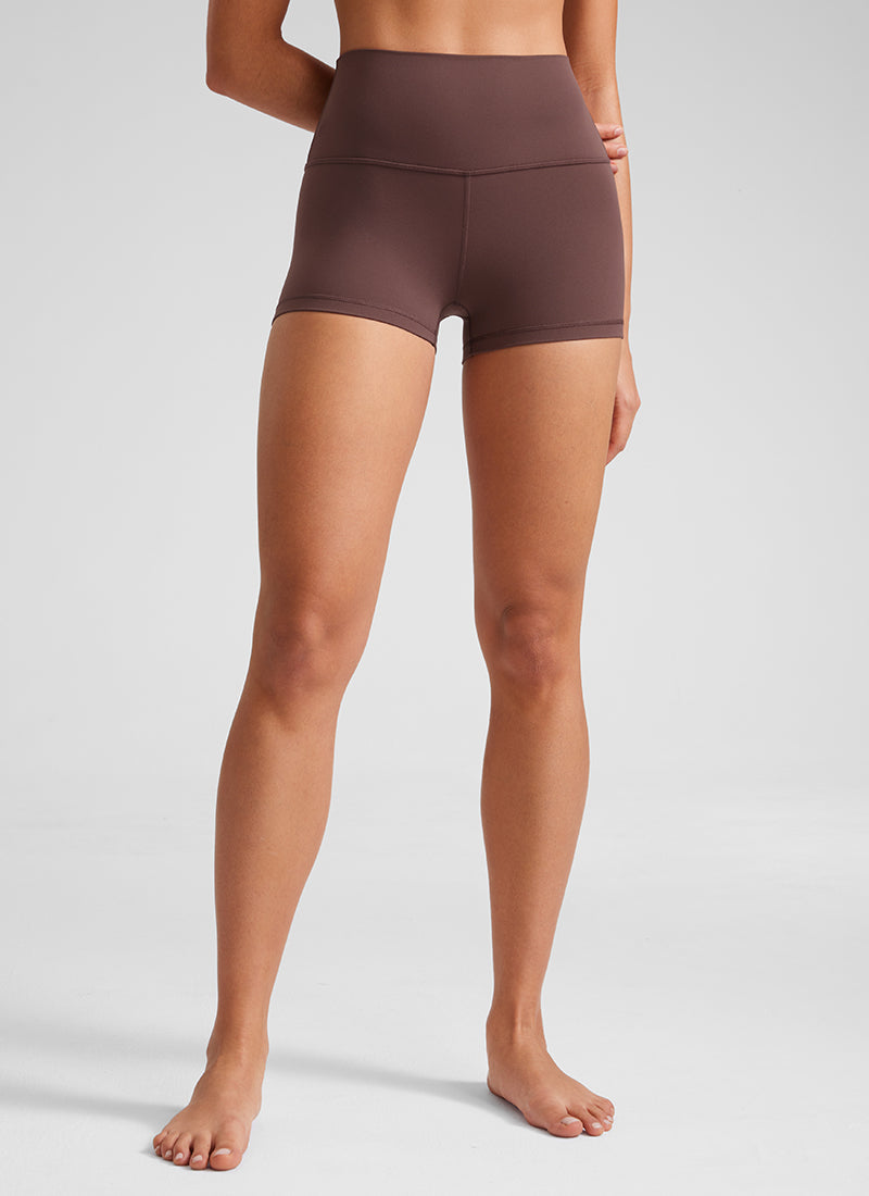 شورتات يوغا نسائية من CRZ YOGA، ذات خصر مرتفع، بنمط «Booty Butterluxe »، بطول 2.5 بوصة، لون تاوبي