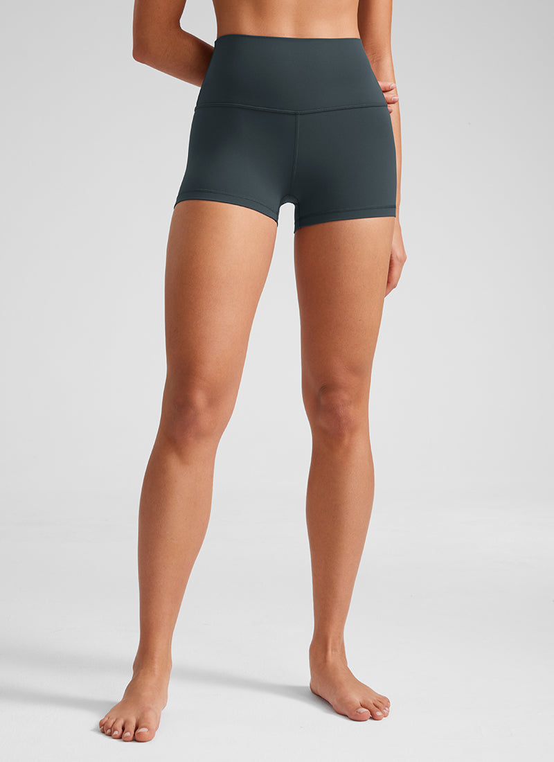 شورتات يوغا نسائية من CRZ YOGA، ذات خصر مرتفع، بنمط «بوتي Butterluxe ، بطول 2.5 بوصة، أخضر داكن