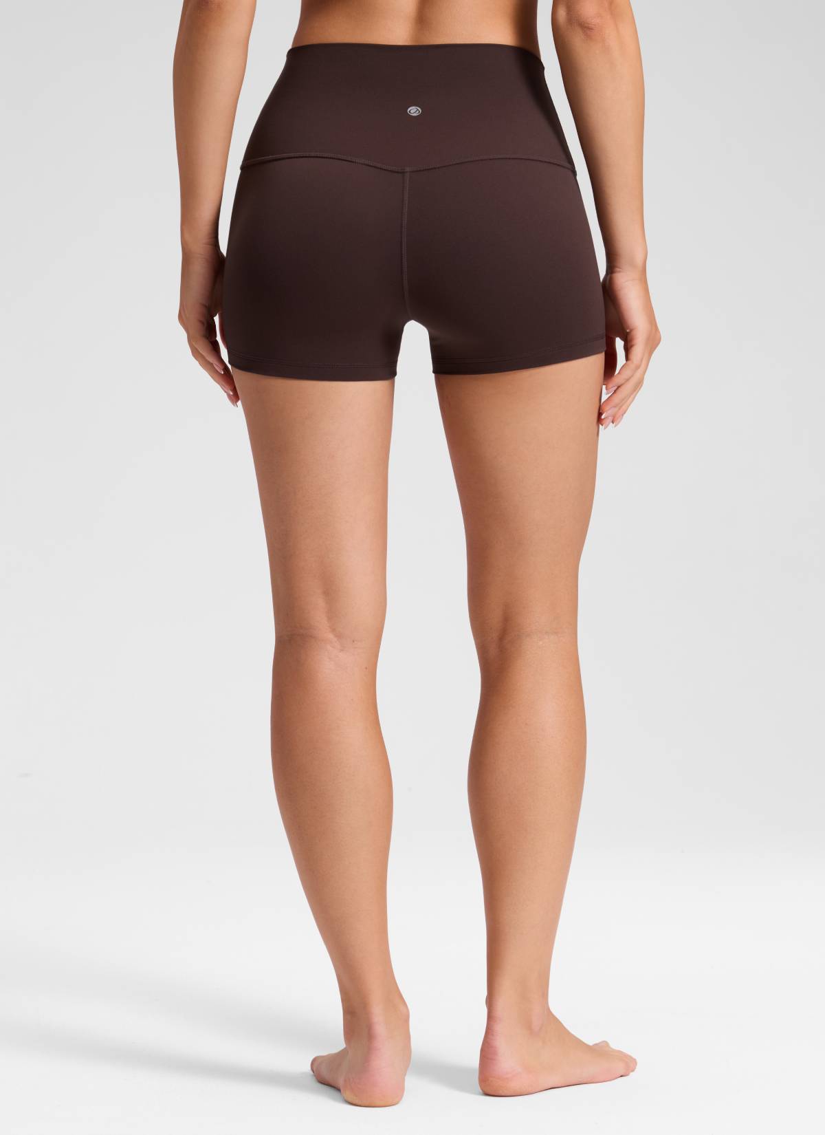 شورتات Butterluxe النسائية لليوغا من CRZ YOGA، ذات الخصر العالي، من قماش «بوتي Butterluxe »، بطول 2.5 بوصة، بلون بني «هوت فادج»