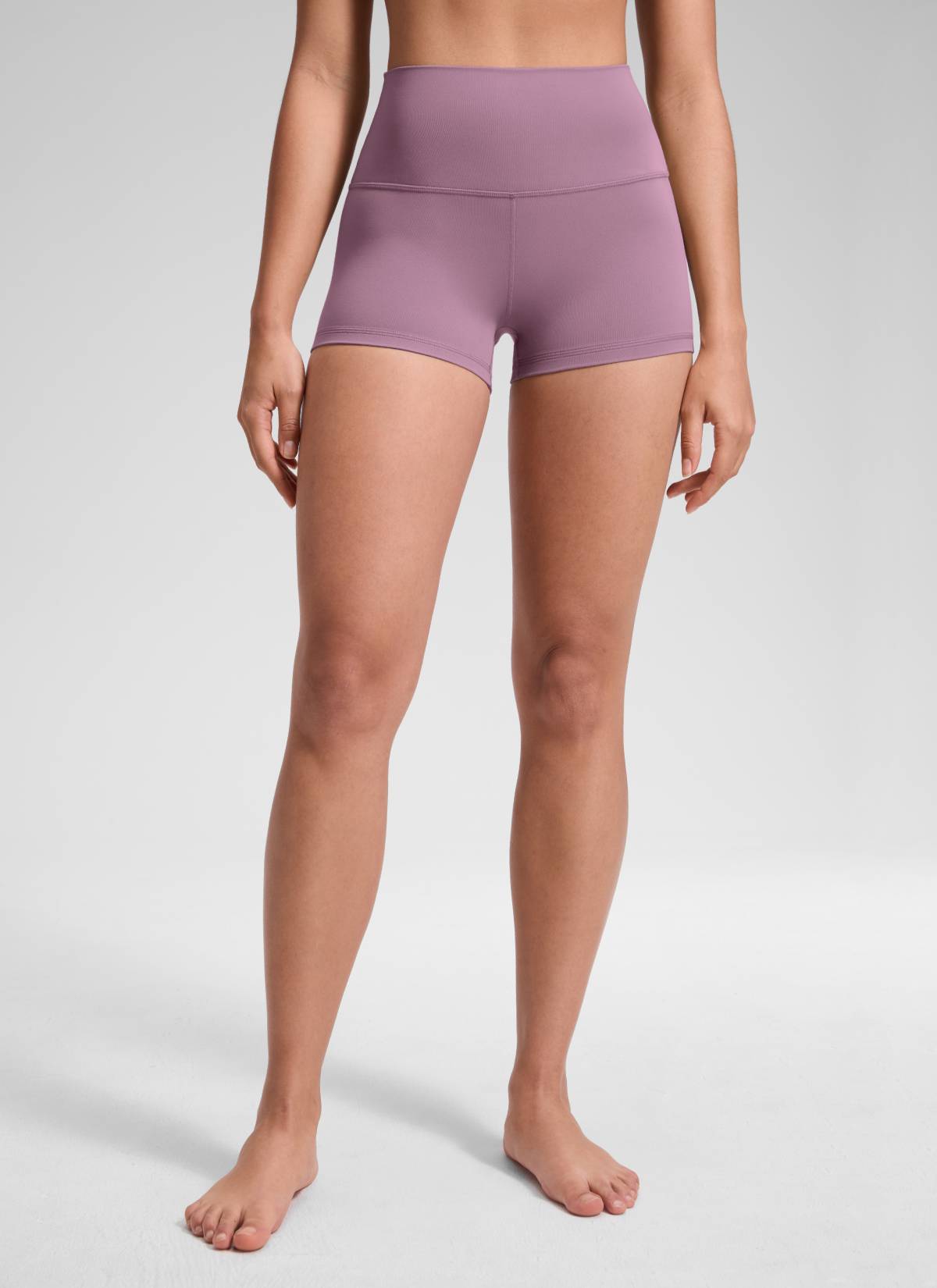 شورتات «Booty Butterluxe النسائية لليوغا من CRZ YOGA، ذات الخصر العالي، بنم Butterluxe ، بطول 2.5 بوصة، لون لافندر فاتح