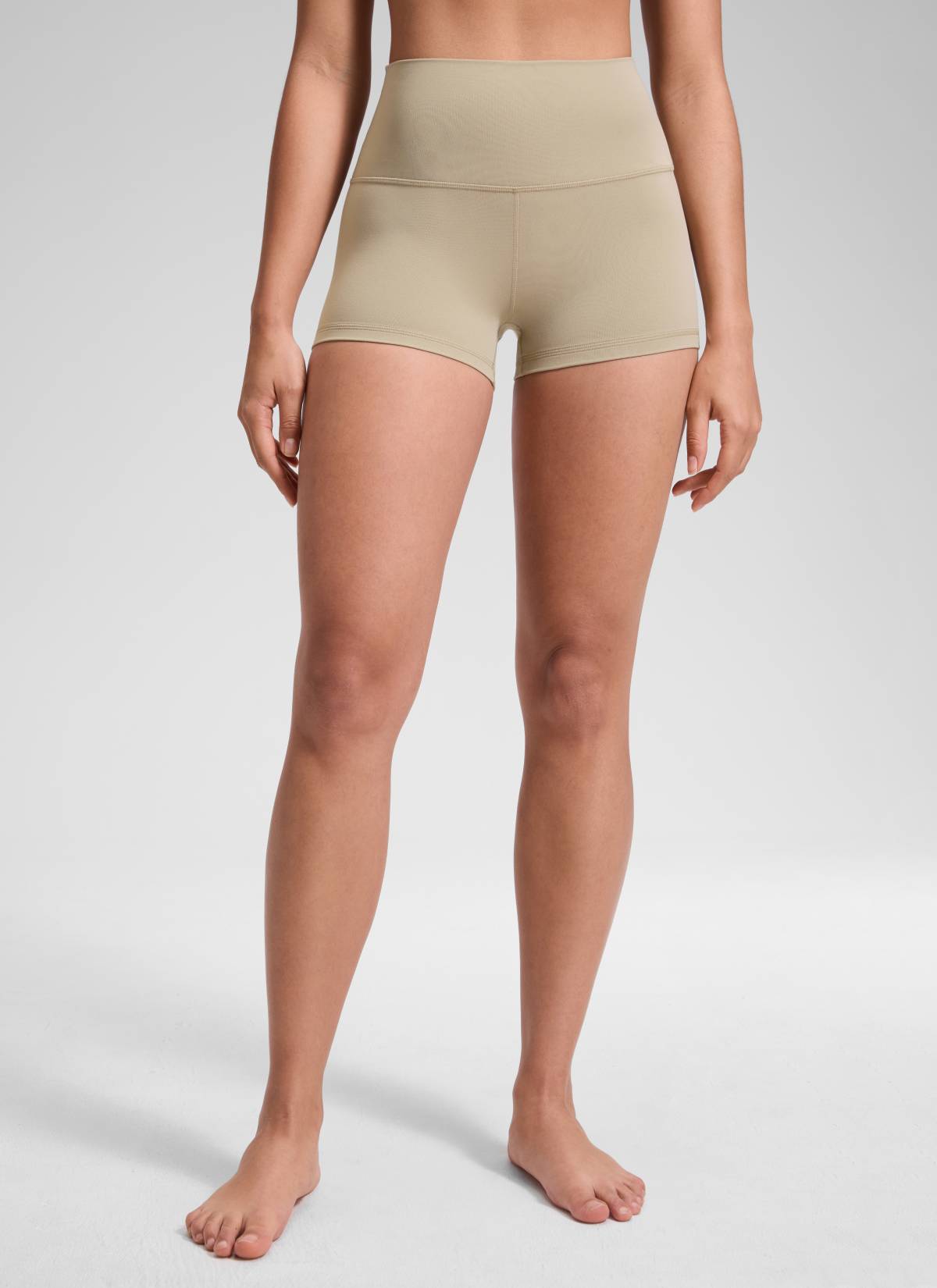 شورتات «Booty Butterluxe النسائية لليوغا من CRZ YOGA، ذات الخصر العالي، بن Butterluxe ، 2.5 بوصة، لون البلوط