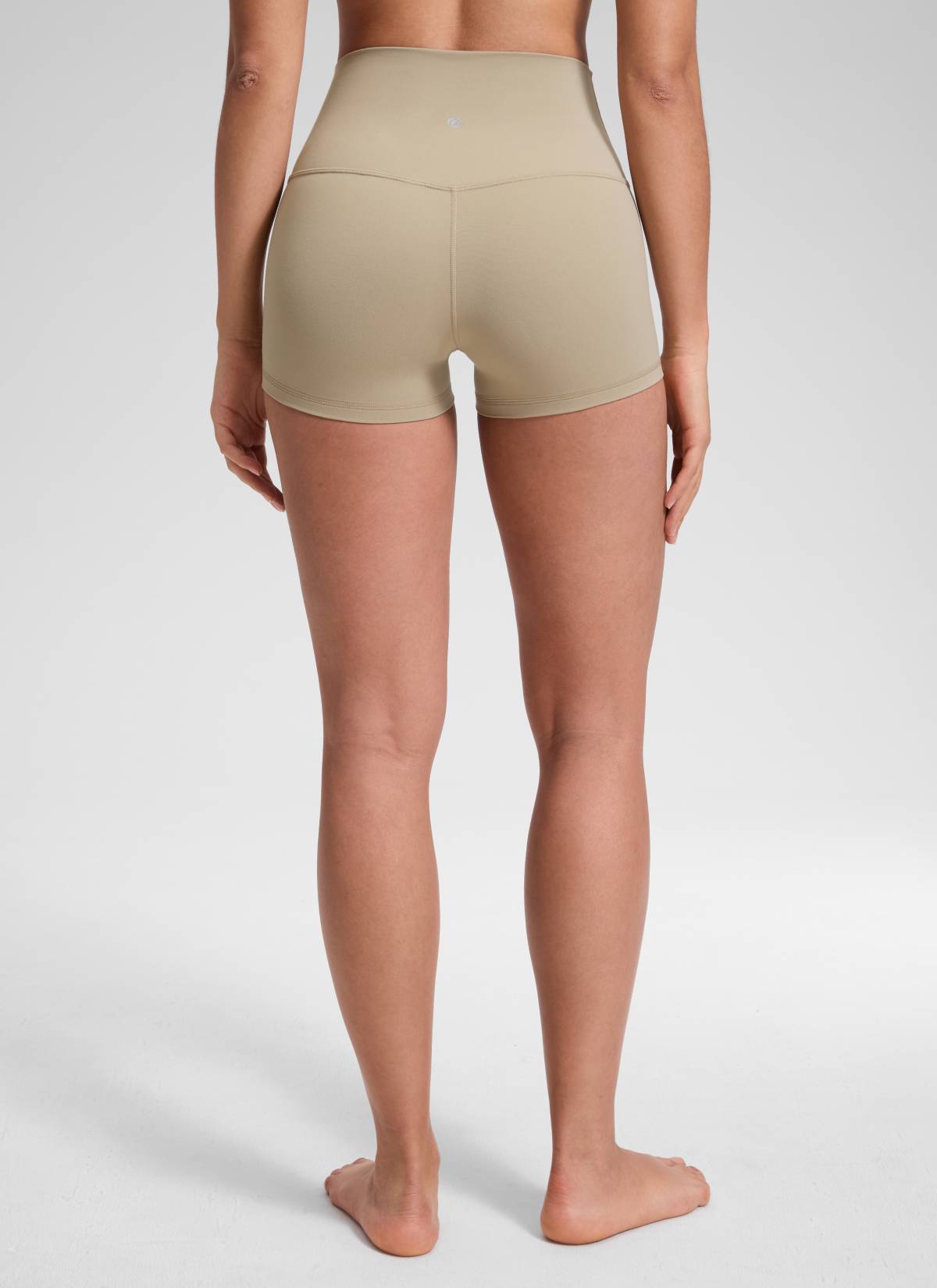 شورتات «Booty Butterluxe النسائية لليوغا من CRZ YOGA، ذات الخصر العالي، بن Butterluxe ، 2.5 بوصة، لون البلوط