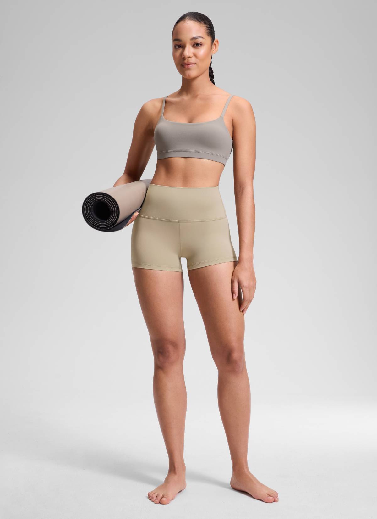 شورتات «Booty Butterluxe النسائية لليوغا من CRZ YOGA، ذات الخصر العالي، بن Butterluxe ، 2.5 بوصة، لون البلوط