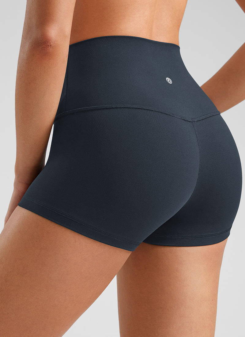 شورتات «Booty Butterluxe النسائية لليوغا من CRZ YOGA، ذات الخصر العالي، بطول 2.5 بوصة، لون أزرق داكن أصلي