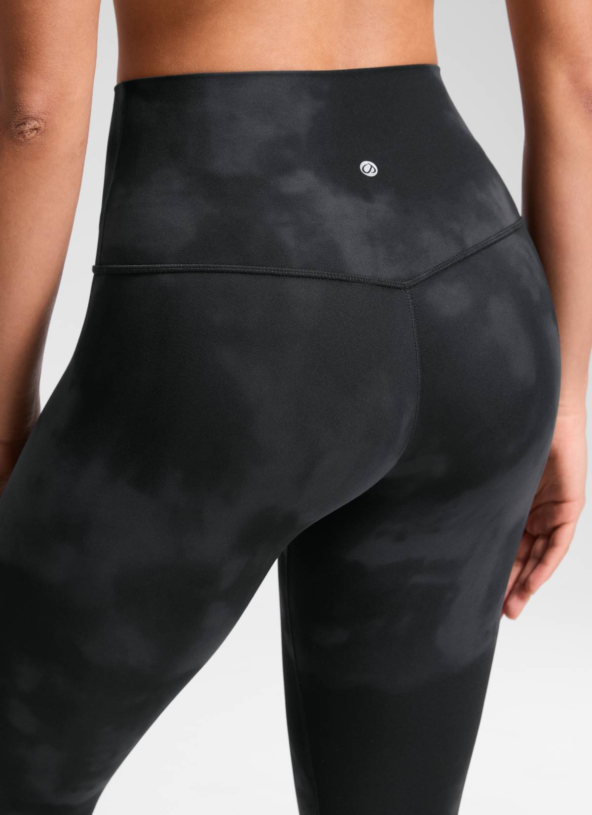 CRZ YOGA ليقنز يوغا Butterluxe نسائي بخصر مرتفع لليوغا والاسترخاء 48 سم زهور تاي داي سوداء