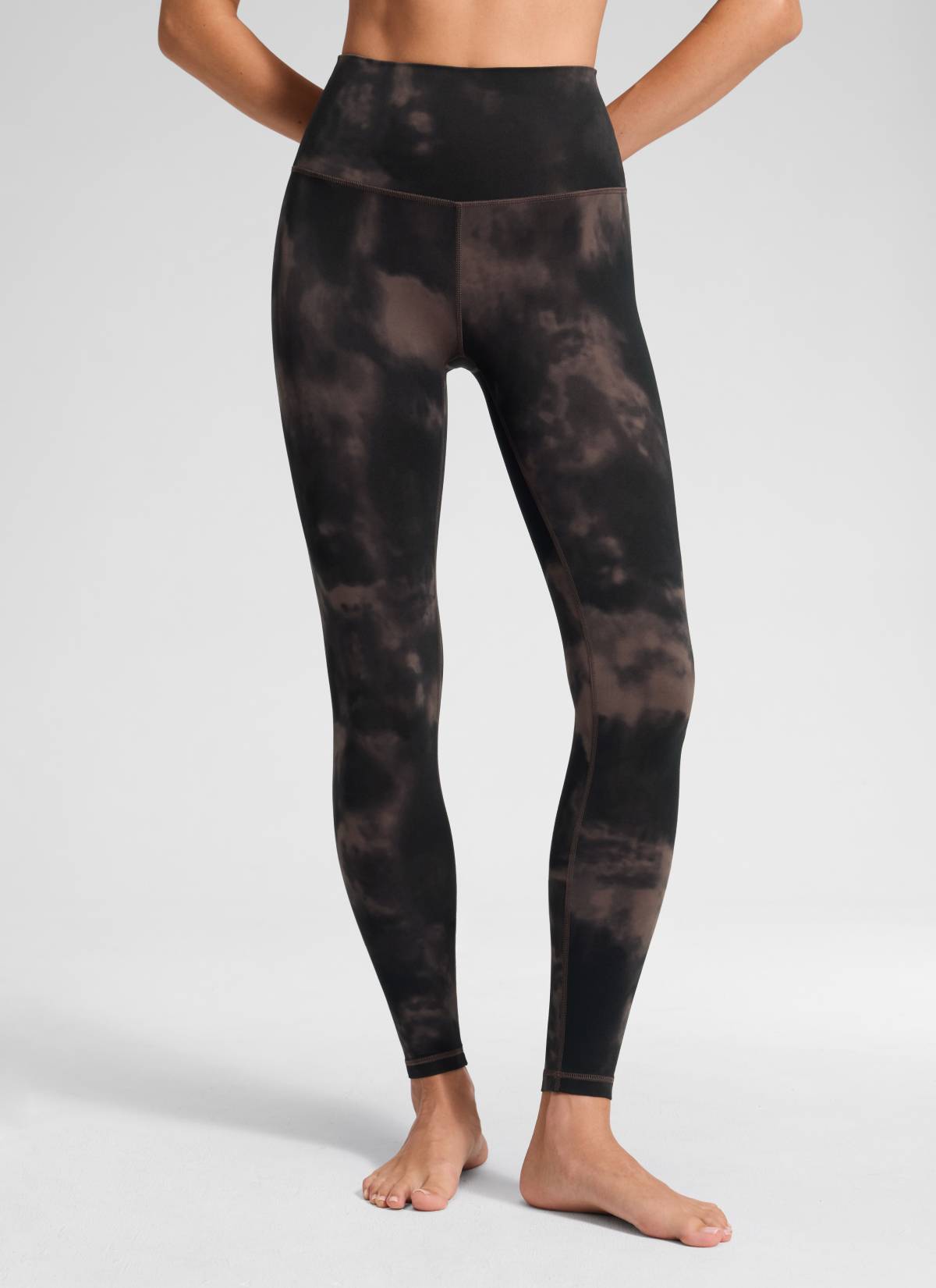 CRZ YOGA ليغينغز يوغا Butterluxe نسائي بخصر مرتفع للاسترخاء بطول 71 سم لون صبغة زهور رمادي مائل للبني
