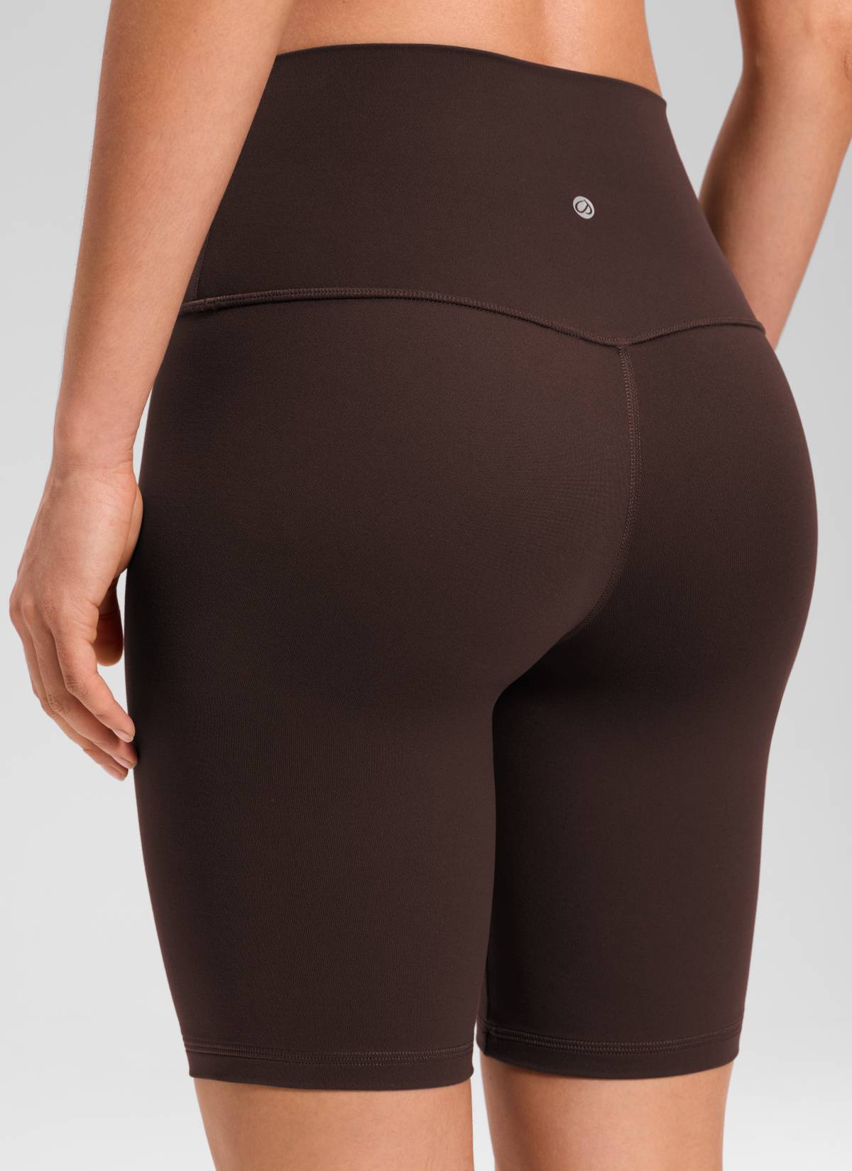 شورتات «CRZ YOGA» النسائية لليوغا، ذات الخصر العالي، من قماش Butterluxe بنمط راكبي الدراجات، بطول 8 بوصات، بلون بني «Hot Fudge»