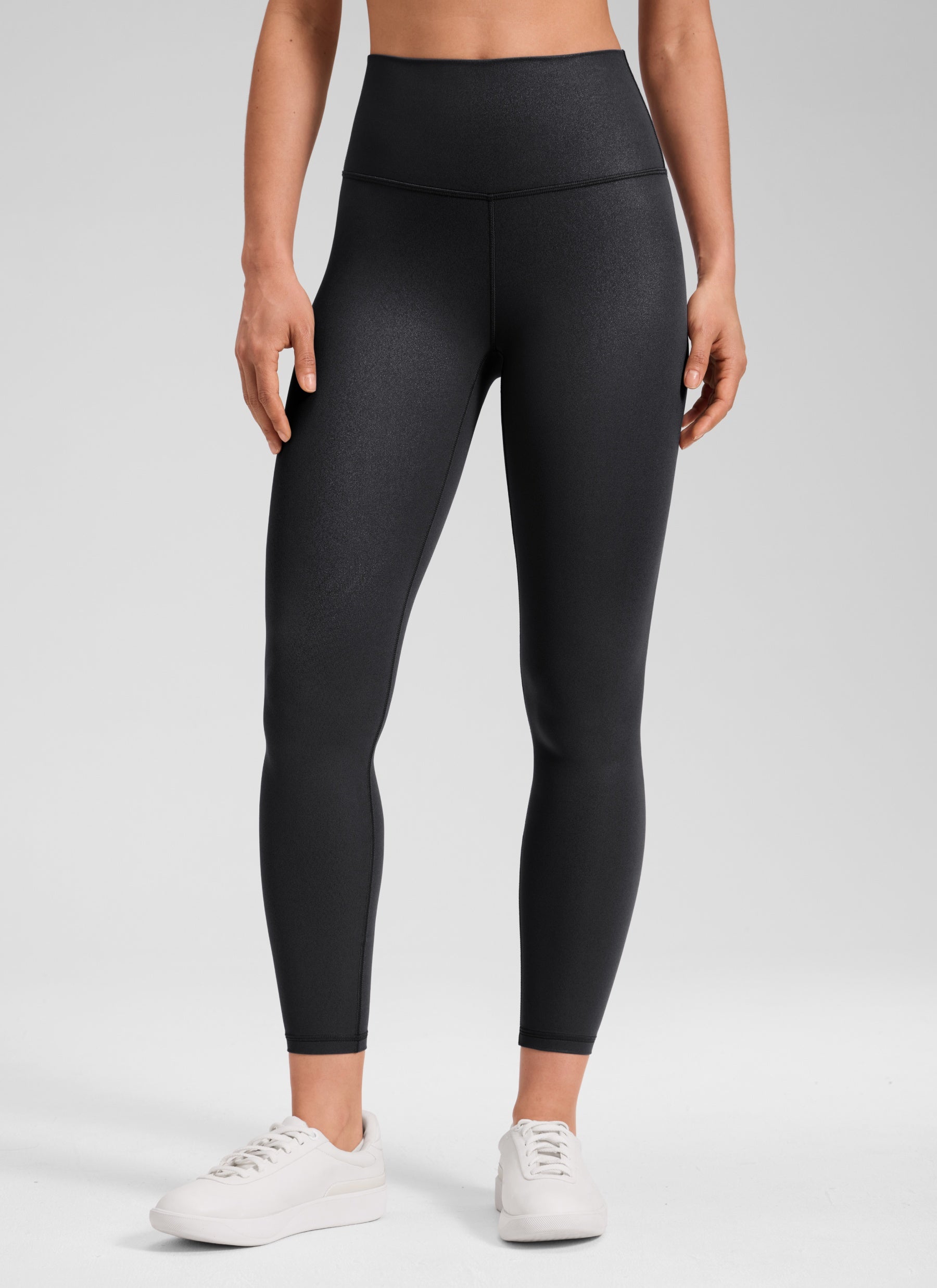 ليقنز نسائي من CRZ YOGA بخصائص مatte Faux Leather من مجموعة Butterluxe بطول 64 سم بنقشة فضية سوداء