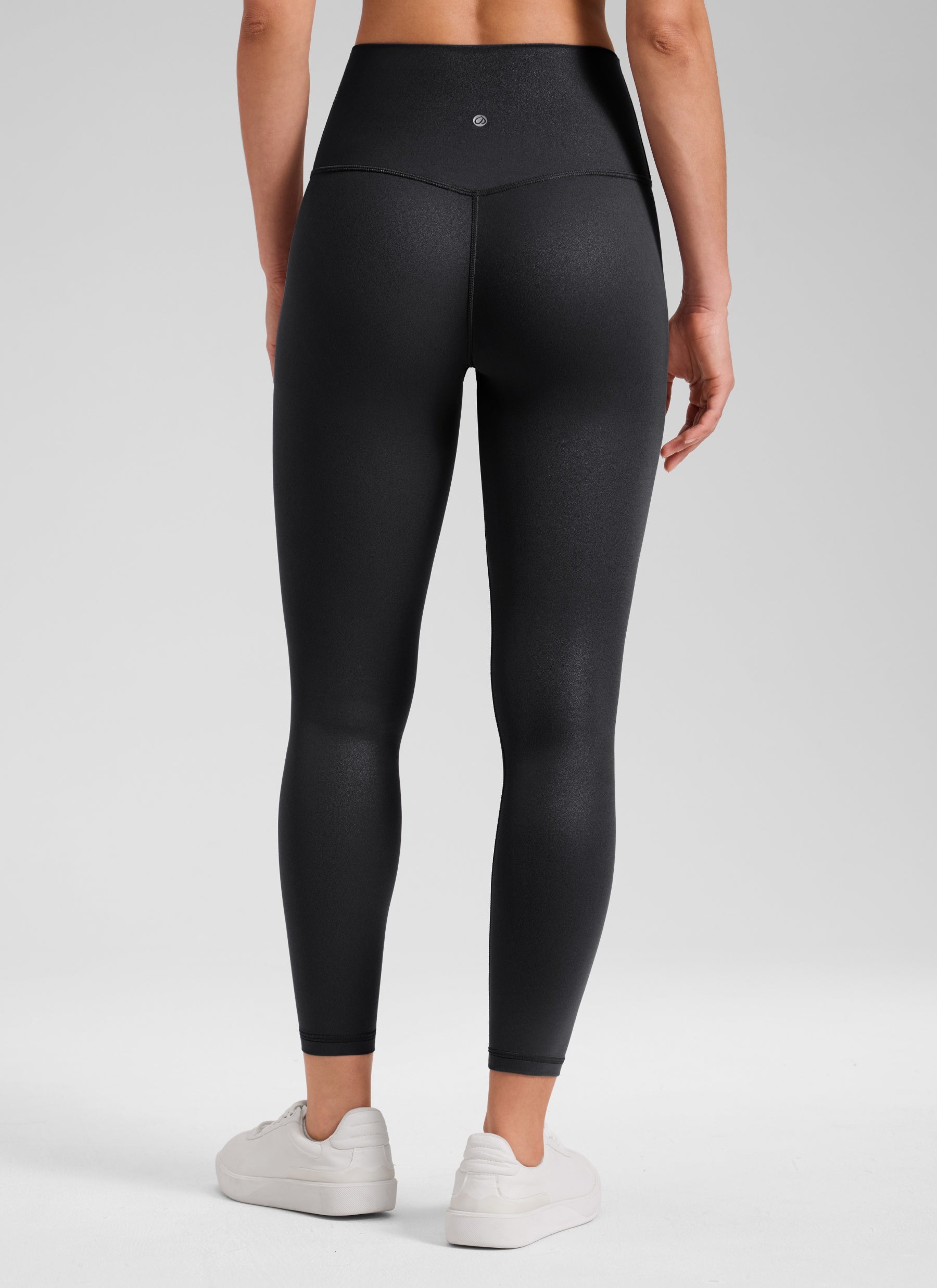 ليقنز نسائي من CRZ YOGA بخصائص مatte Faux Leather من مجموعة Butterluxe بطول 64 سم بنقشة فضية سوداء