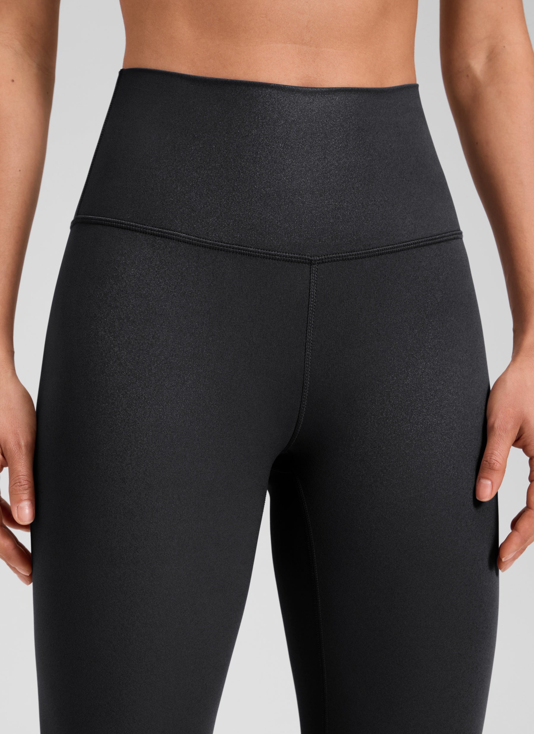 ليقنز نسائي من CRZ YOGA بخصائص مatte Faux Leather من مجموعة Butterluxe بطول 64 سم بنقشة فضية سوداء