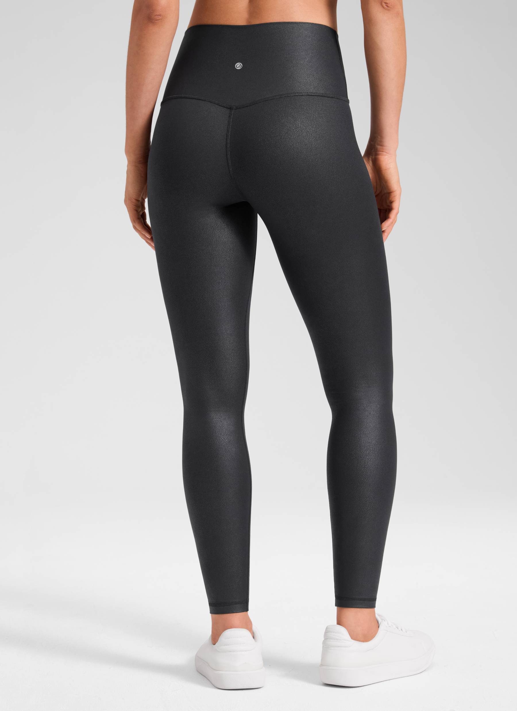 ليقنز نسائي من CRZ YOGA بخصائص مatte Faux Leather من مجموعة Butterluxe بطول 71 سم بنقشة فضية سوداء