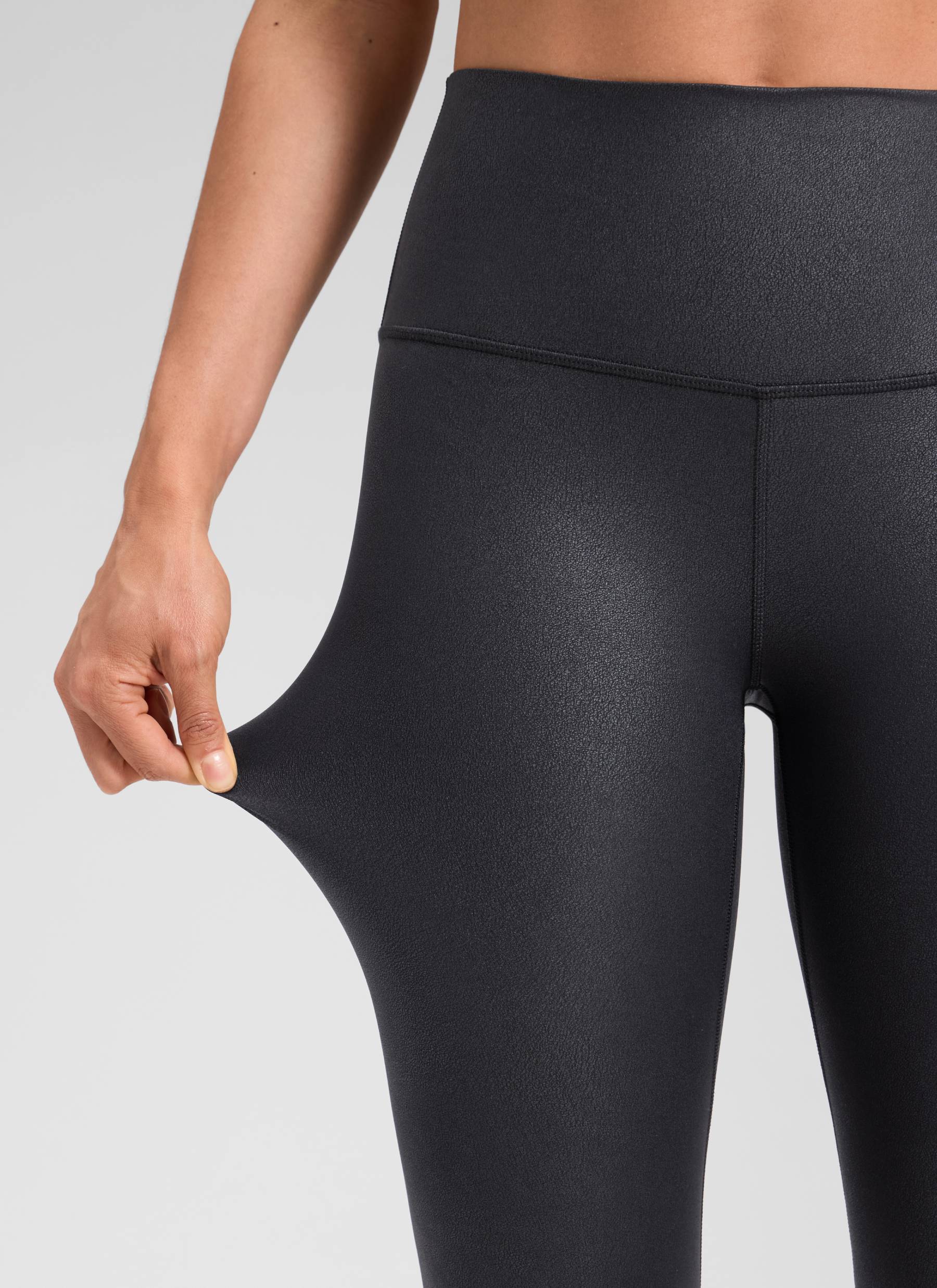 ليقنز نسائي من CRZ YOGA بخصائص مatte Faux Leather من مجموعة Butterluxe بطول 71 سم بنقشة فضية سوداء