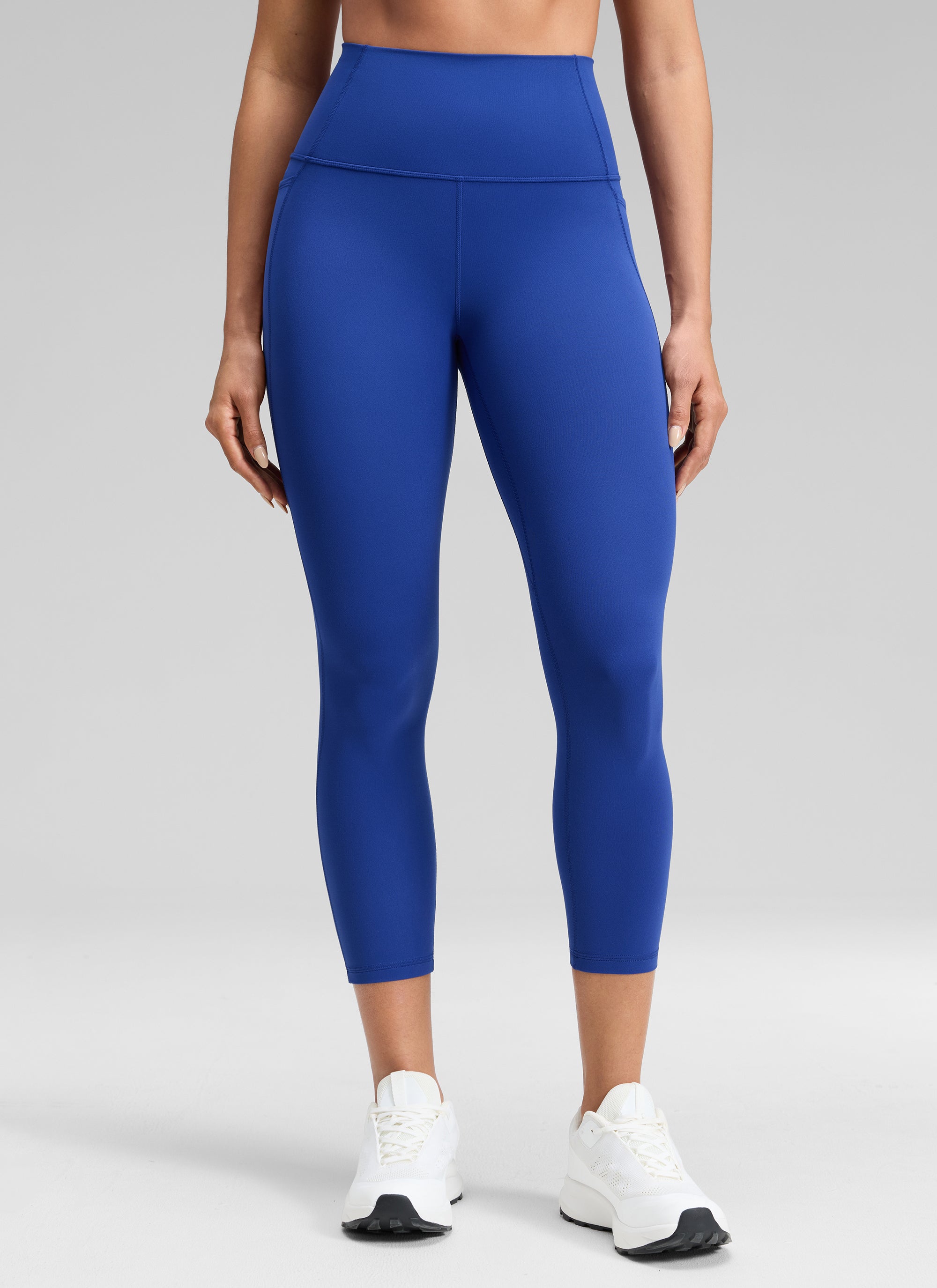 CRZ YOGA - ليغينغز نسائي بخصر Butterluxe وجيوب Butterluxe ط Butterluxe بطول كابري 23 بوصة، لون أزرق متموج