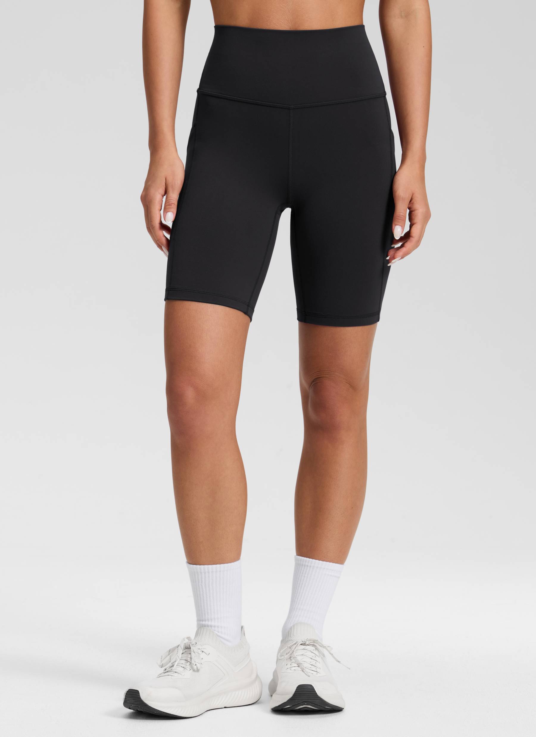 شورت يوغا نسائي من CRZ YOGA بخصر مرتفع وتصميم بايكر Butterluxe بطول 8 بوصات، أسود
