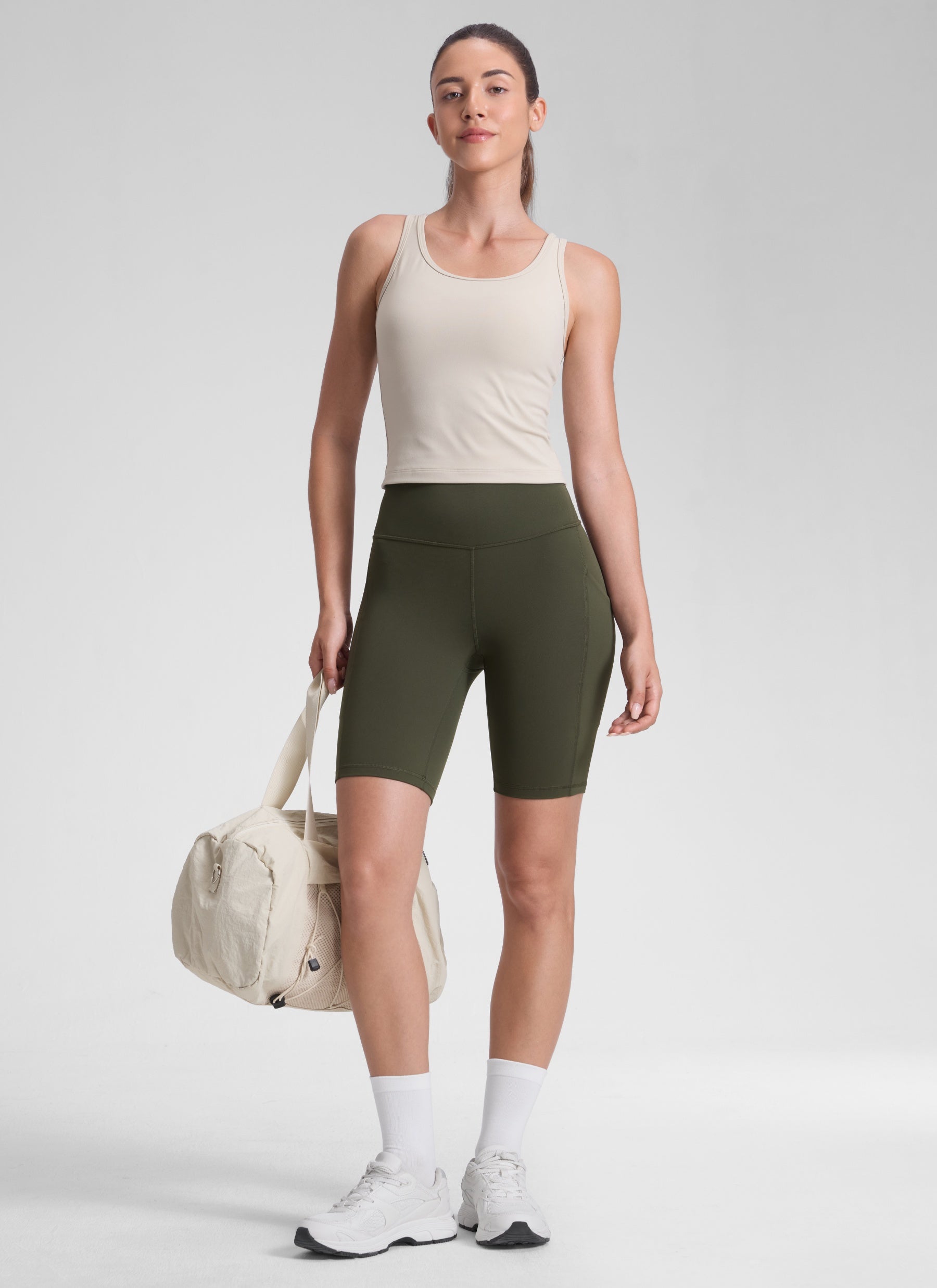 شورت يوغا نسائي من CRZ YOGA، بخصر مرتفع، بنمط «بايكر»، مع Butterluxe »، بطول 8 بوصات، لون أخضر زيتوني