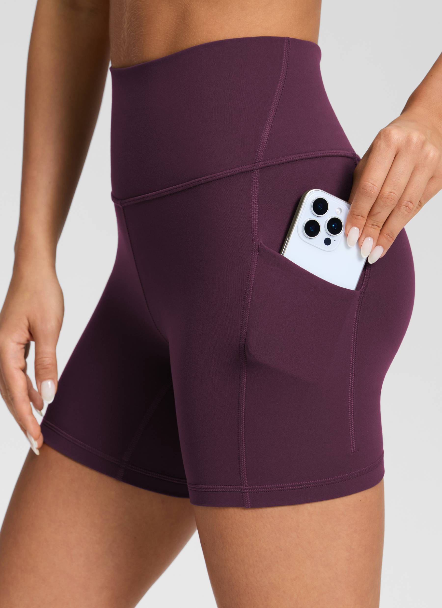 شورت بايكر CRZ YOGA نسائي لليوجا بخصر عالٍ من Butterluxe بجيوب، 13 سم، بنفسجي داكن