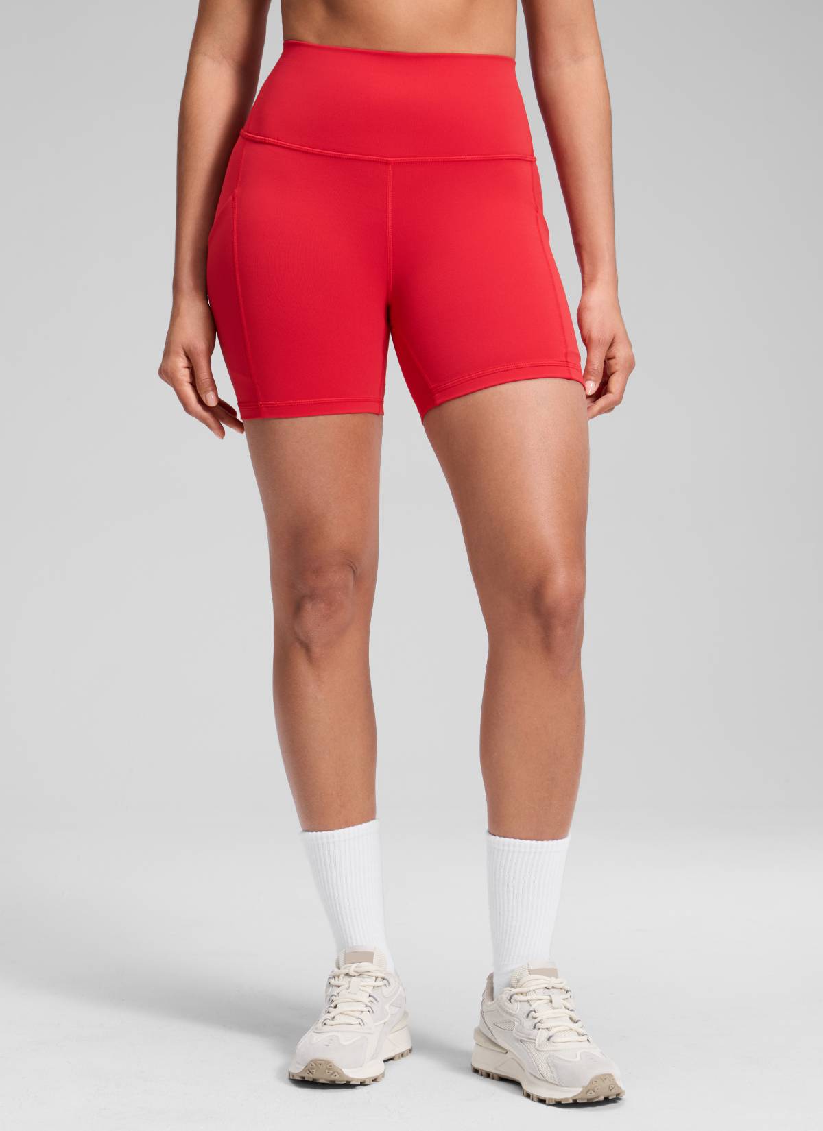 شورت بايكر CRZ YOGA نسائي لليوجا بخصر عالٍ من Butterluxe بجيوب، 13 سم، أحمر أورورا