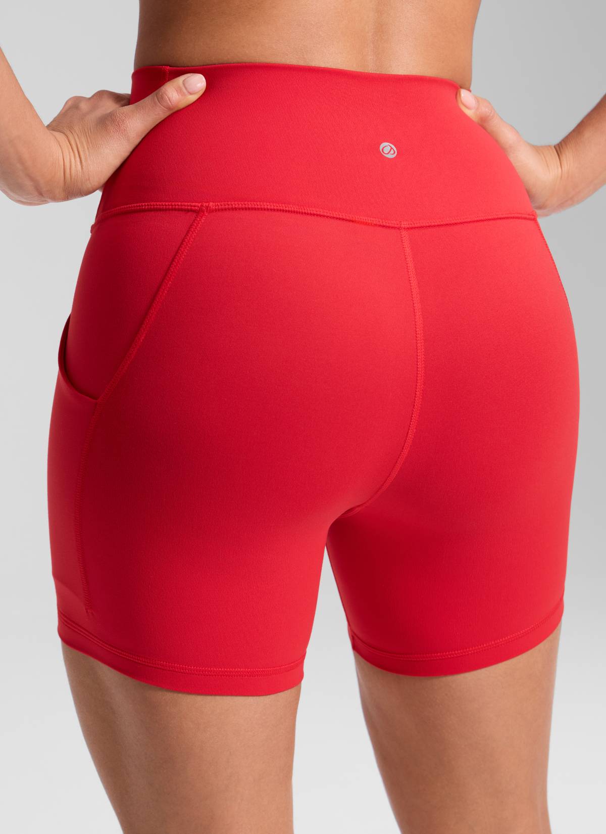 شورت بايكر CRZ YOGA نسائي لليوجا بخصر عالٍ من Butterluxe بجيوب، 13 سم، أحمر أورورا
