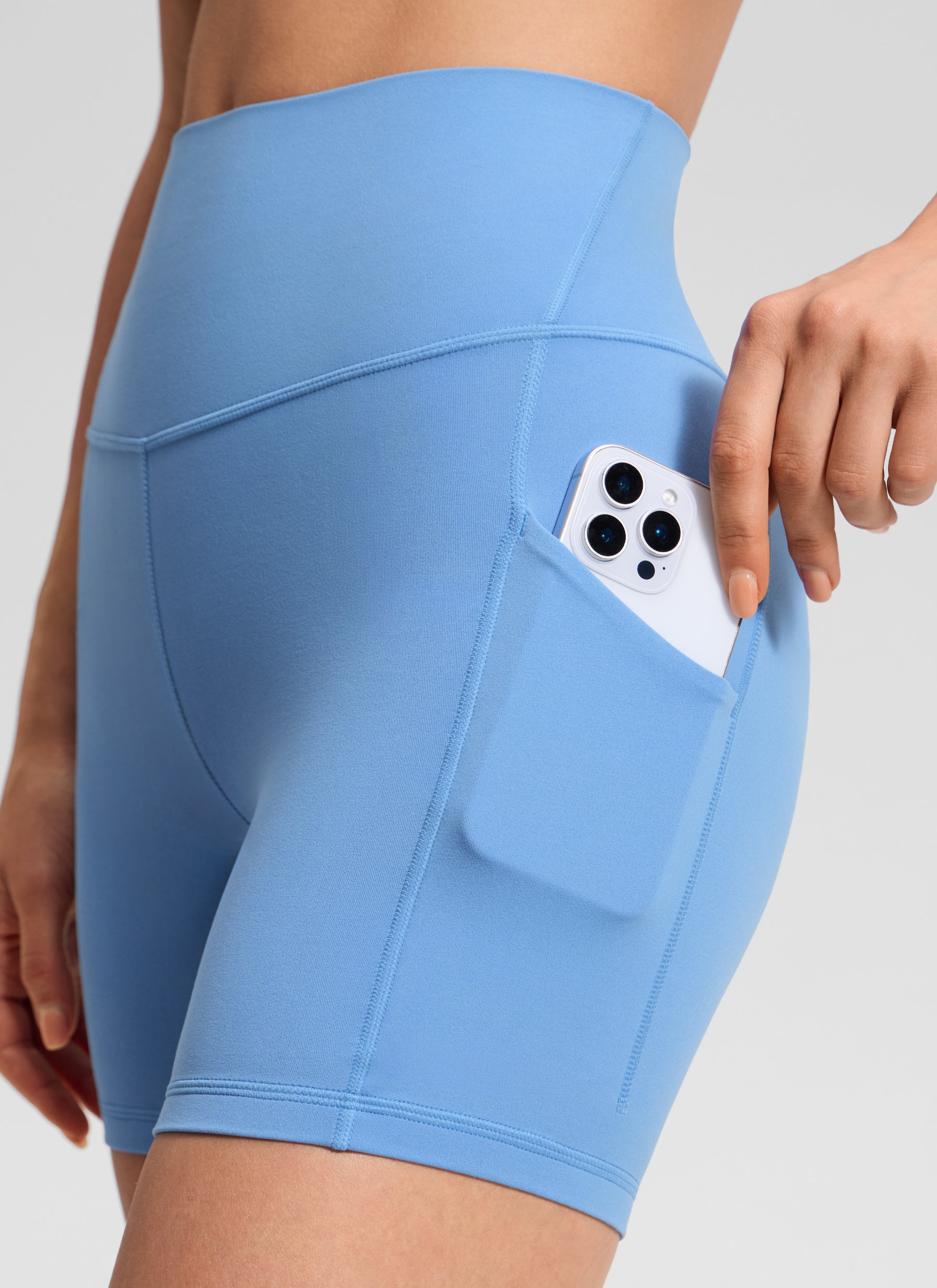 شورت بايكر CRZ YOGA نسائي لليوجا بخصر عالٍ من Butterluxe بجيوب، 13 سم، أزرق احتفالي