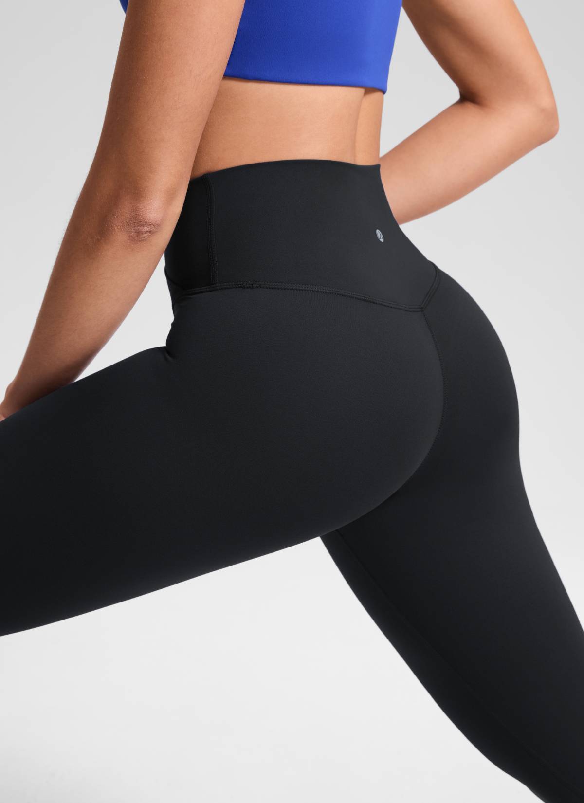 بنطلون ليقنز يوغا نسائي بخصر مرتفع وتصميم متقاطع على شكل حرف V من CRZ YOGA بطول 64 سم، لون أسود