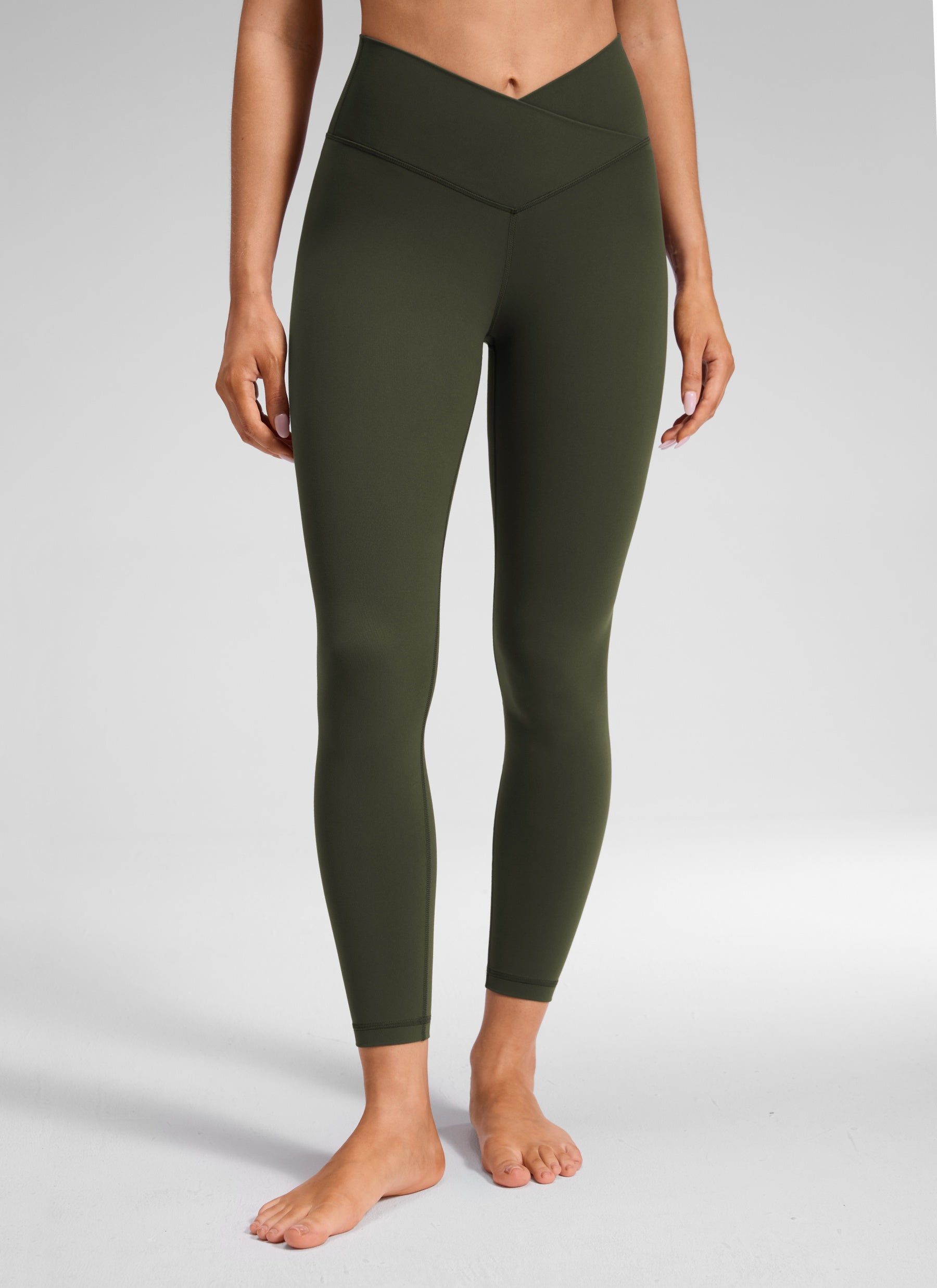 بنطلون ليقنز يوغا نسائي بخصر مرتفع وتصميم متقاطع على شكل حرف V من CRZ YOGA بطول 64 سم، لون أخضر زيتوني