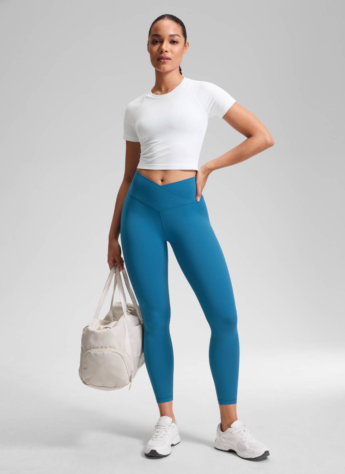 بنطلون ليقنز يوغا نسائي بخصر مرتفع وتصميم متقاطع على شكل حرف V من CRZ YOGA بطول 64 سم، لون أزرق سوبر سونيك