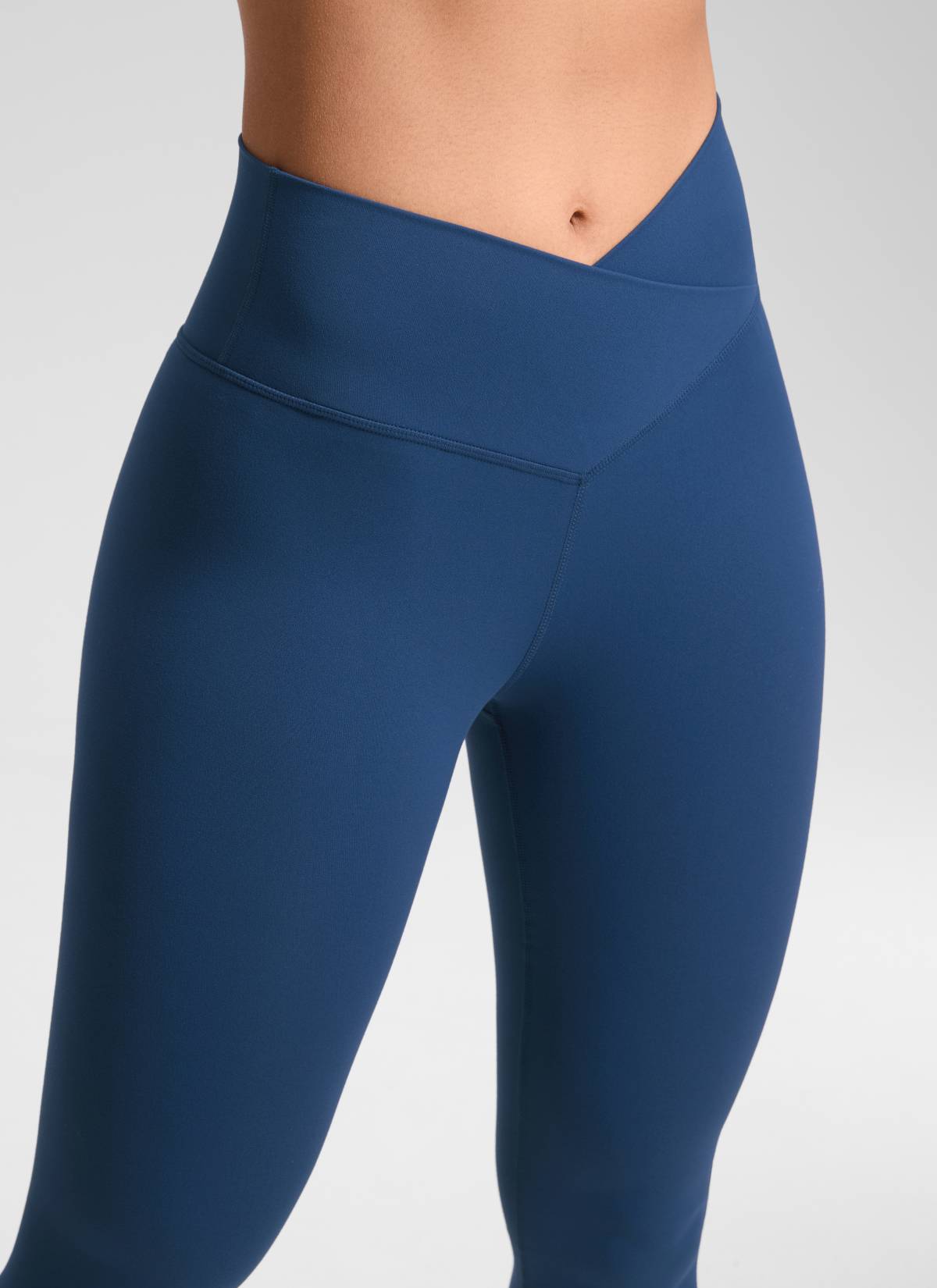 CRZ YOGA - بنطال Butterluxe نسائي بخصر مرتفع من قماش Butterluxe »، بطول 25 بوصة، وفتحة على شكل حرف V، بلون أزرق بحري فرنسي