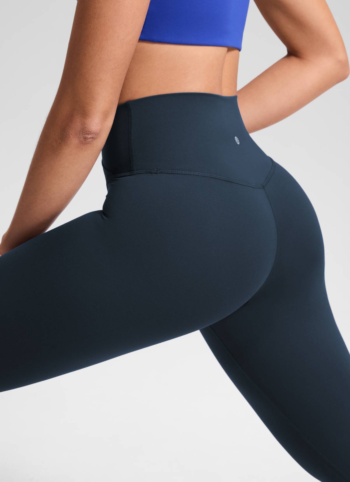 بنطلون ليقنز يوغا نسائي بخصر مرتفع وتصميم متقاطع على شكل حرف V من CRZ YOGA بطول 64 سم، لون كحلي حقيقي