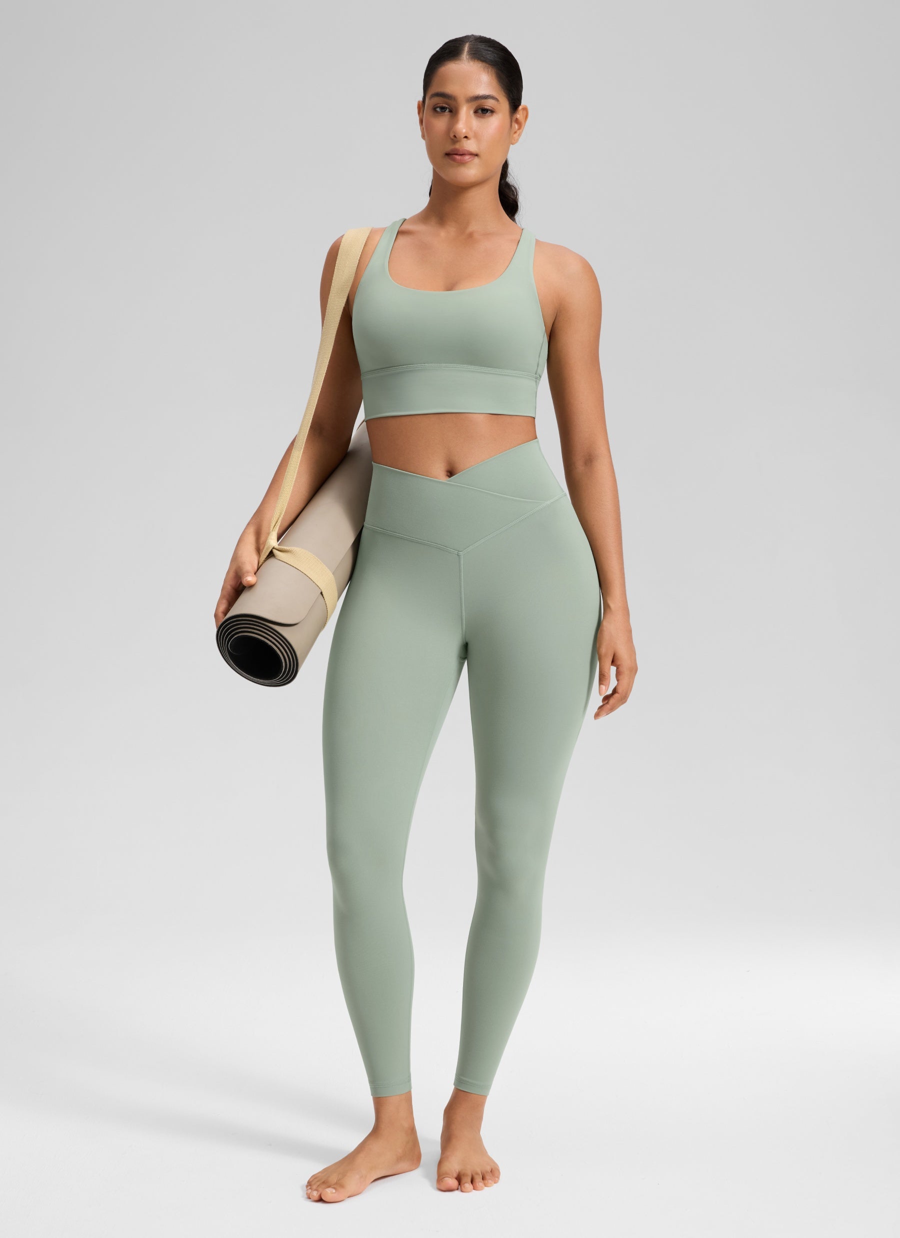 بنطلون ليقنز يوغا نسائي بخصر مرتفع وتصميم متقاطع على شكل حرف V من CRZ YOGA بطول 64 سم، لون أخضر بالم كورت