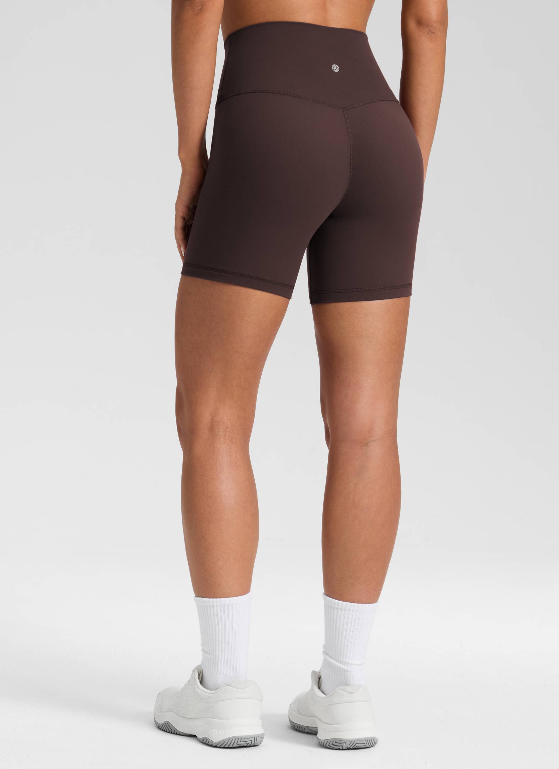 شورتات ركوب الدراجات النسائية من CRZ YOGA ذات الخصر المرتفع Butterluxe المتقاطع من قماش Butterluxe »، بطول 5 بوصات، بلون بني «هوت فادج»
