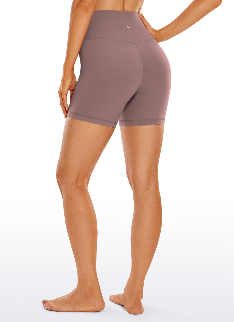 شورتات ركوب الدراجات النسائية من CRZ YOGA ذات الخصر العالي Butterluxe المتقاطع من قماش Butterluxe »، بطول 5 بوصات، لون موف