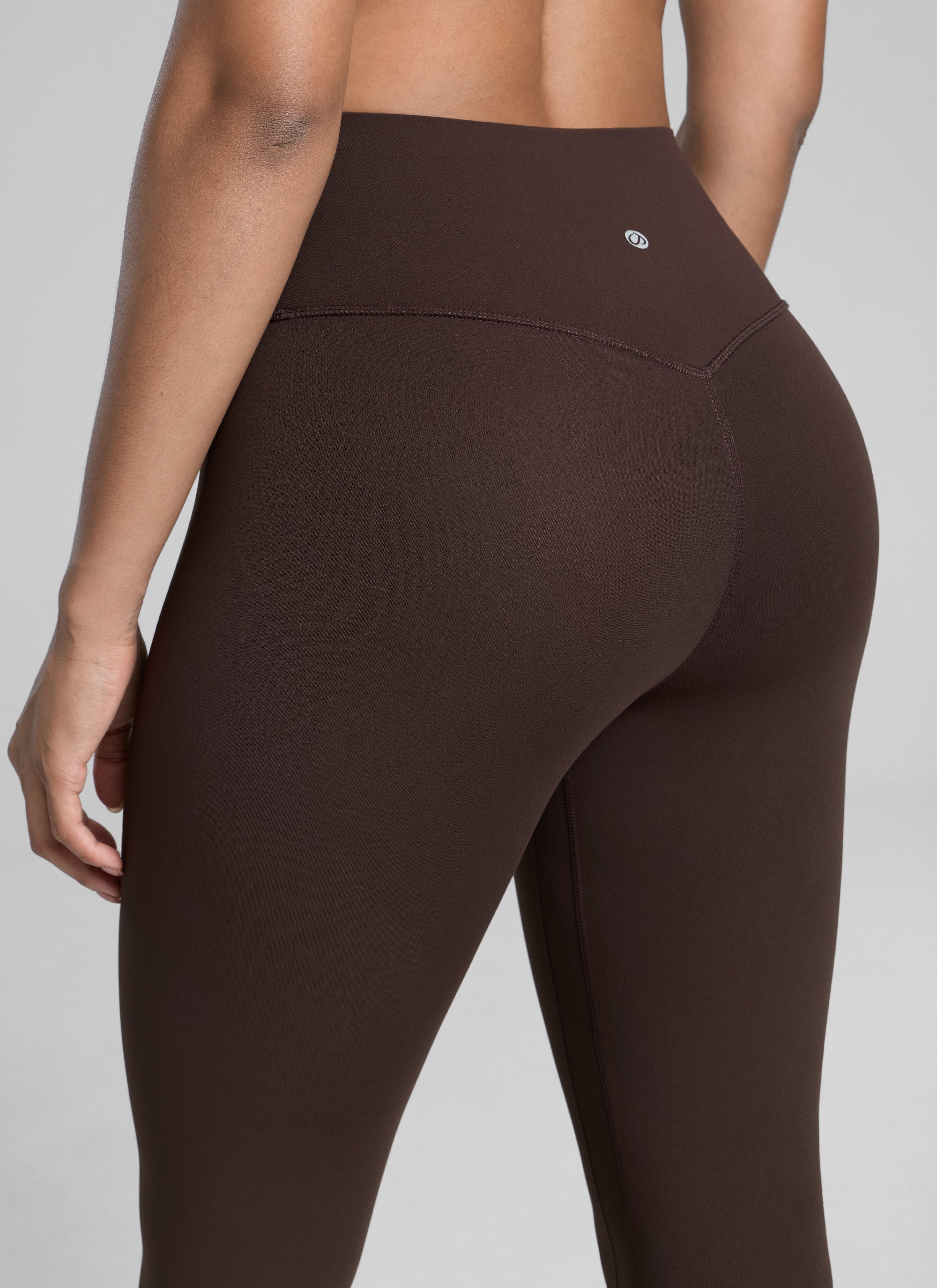 ليقنز يوغا Butterlift نسائي للتمارين من CRZ YOGA، بخصر عالٍ، 64 سم، بني شوكولاتة غامق