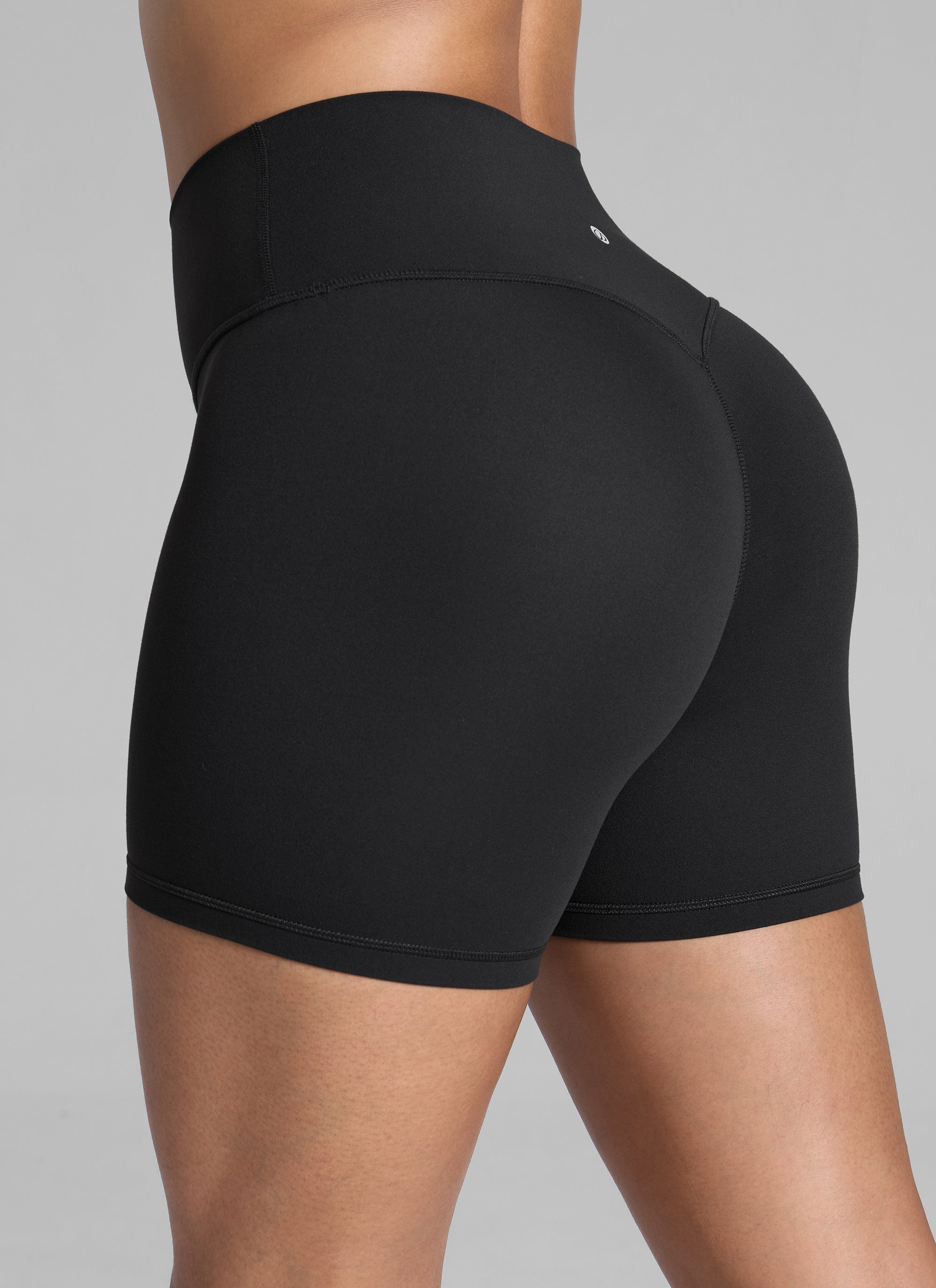 شورت CRZ YOGA نسائي Butterlift رياضي للتمارين وركوب الدراجات بتصميم رفع المؤخرة - أسود