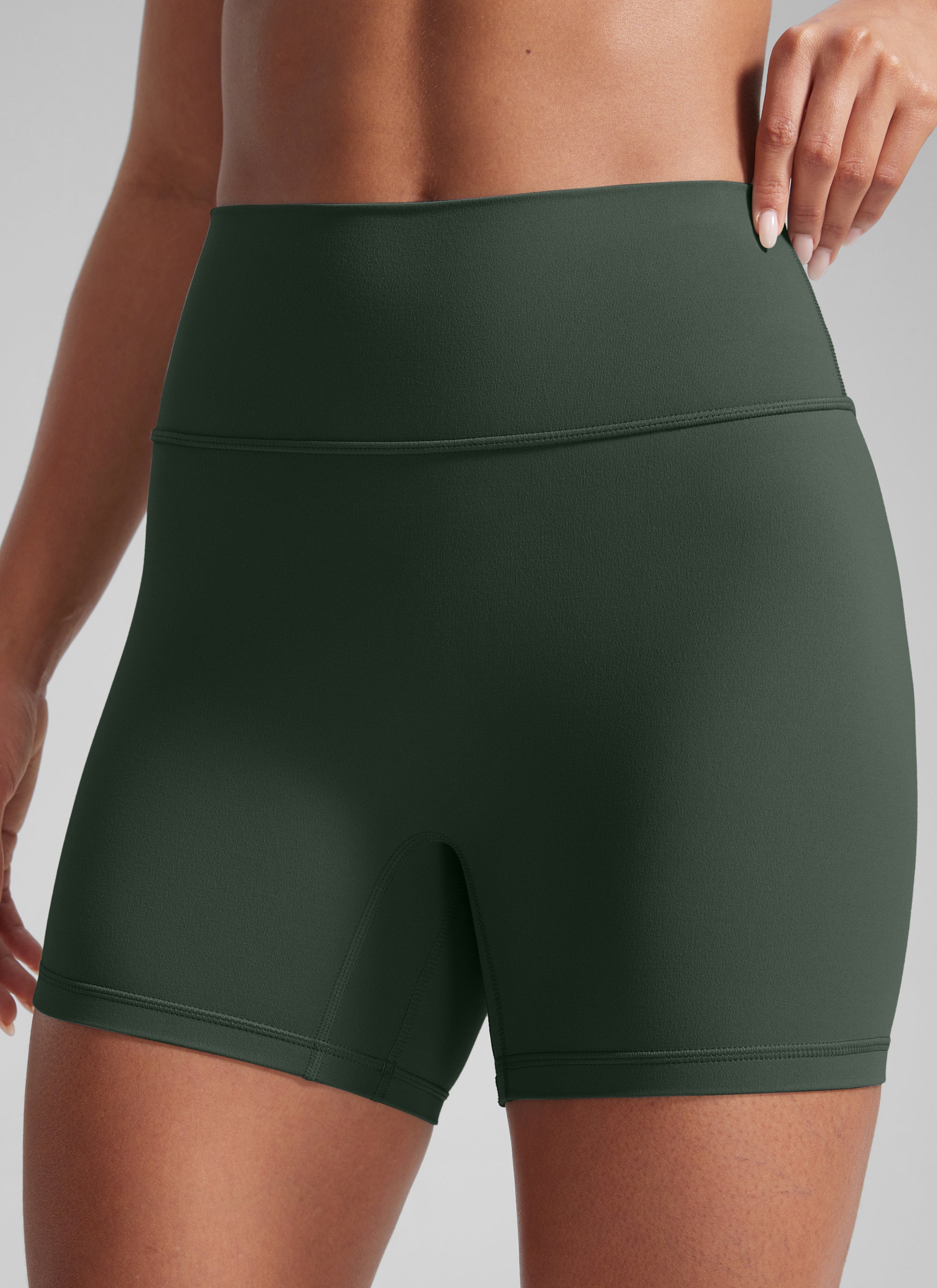 CRZ YOGA شورت بايكر نسائي Butterlift بتصميم يبرز المؤخرة للتمارين الرياضية لون أخضر ليجند