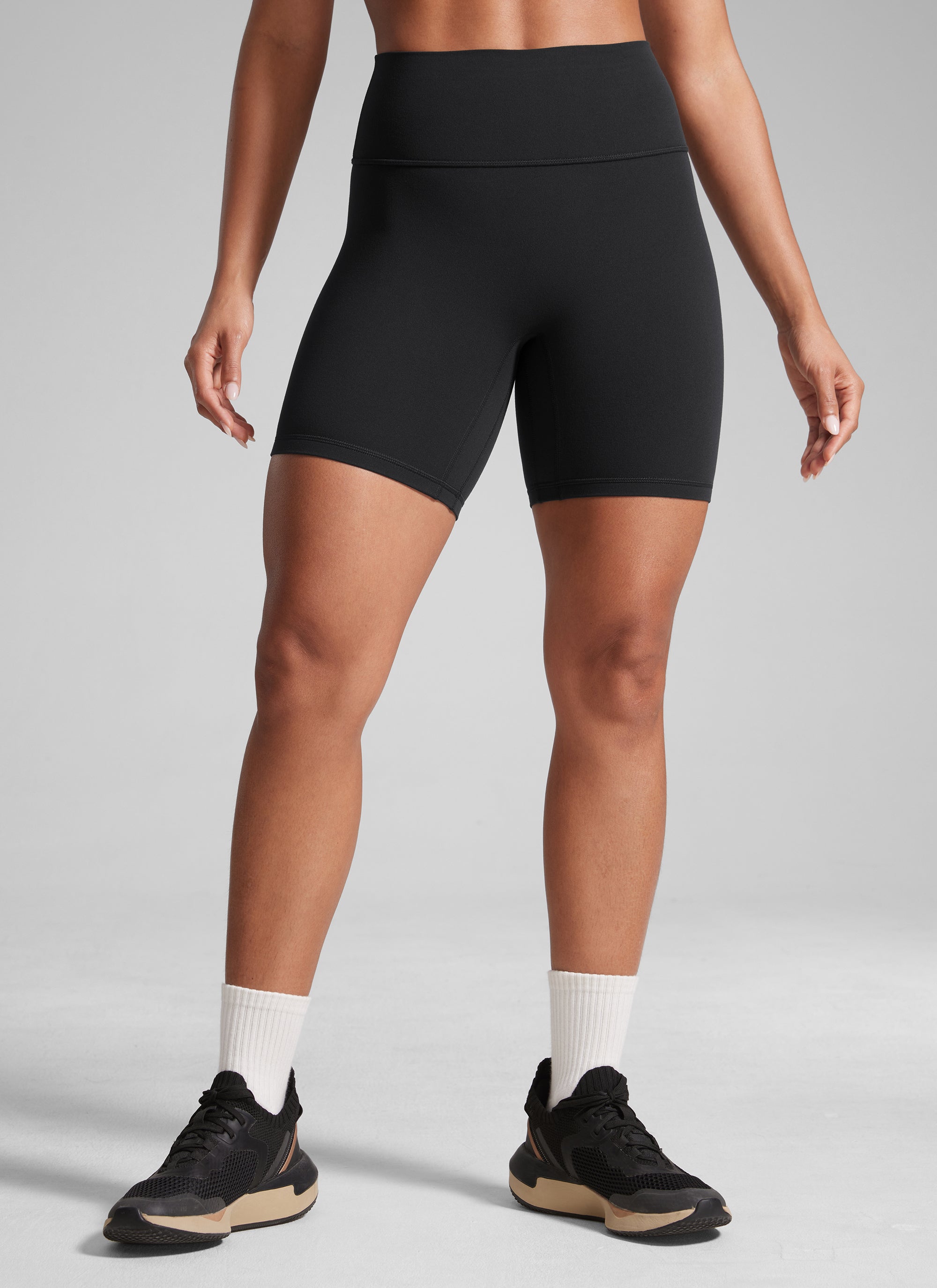 CRZ YOGA Butterlift شورت بايكر نسائي بتصميم Scrunch Butt بطول 15 سم بدون خياطة أمامية أسود