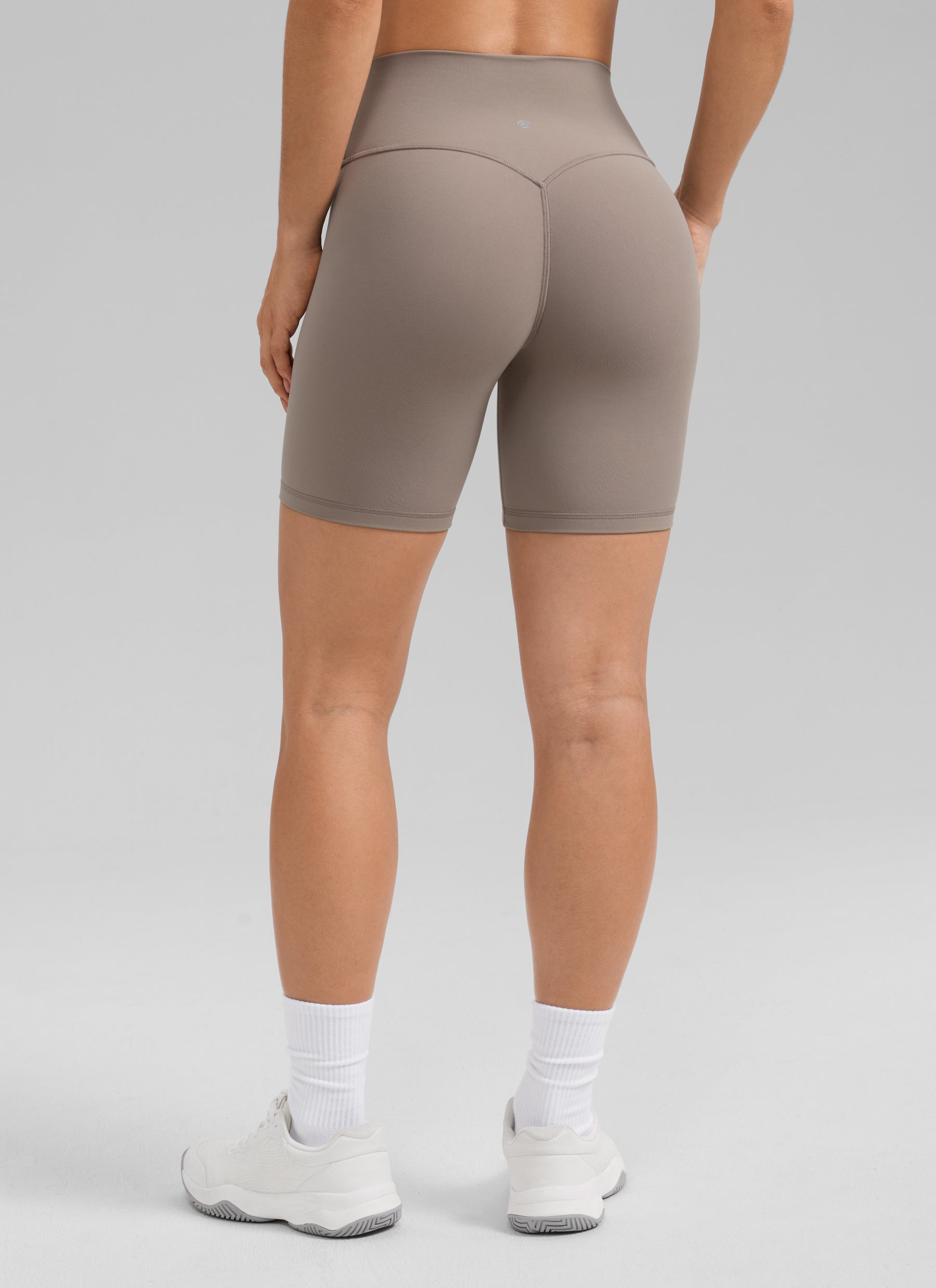 CRZ YOGA Butterlift شورت بايكر نسائي بتصميم Scrunch Butt بطول 15 سم بدون خياطة أمامية لاتيه كريمي