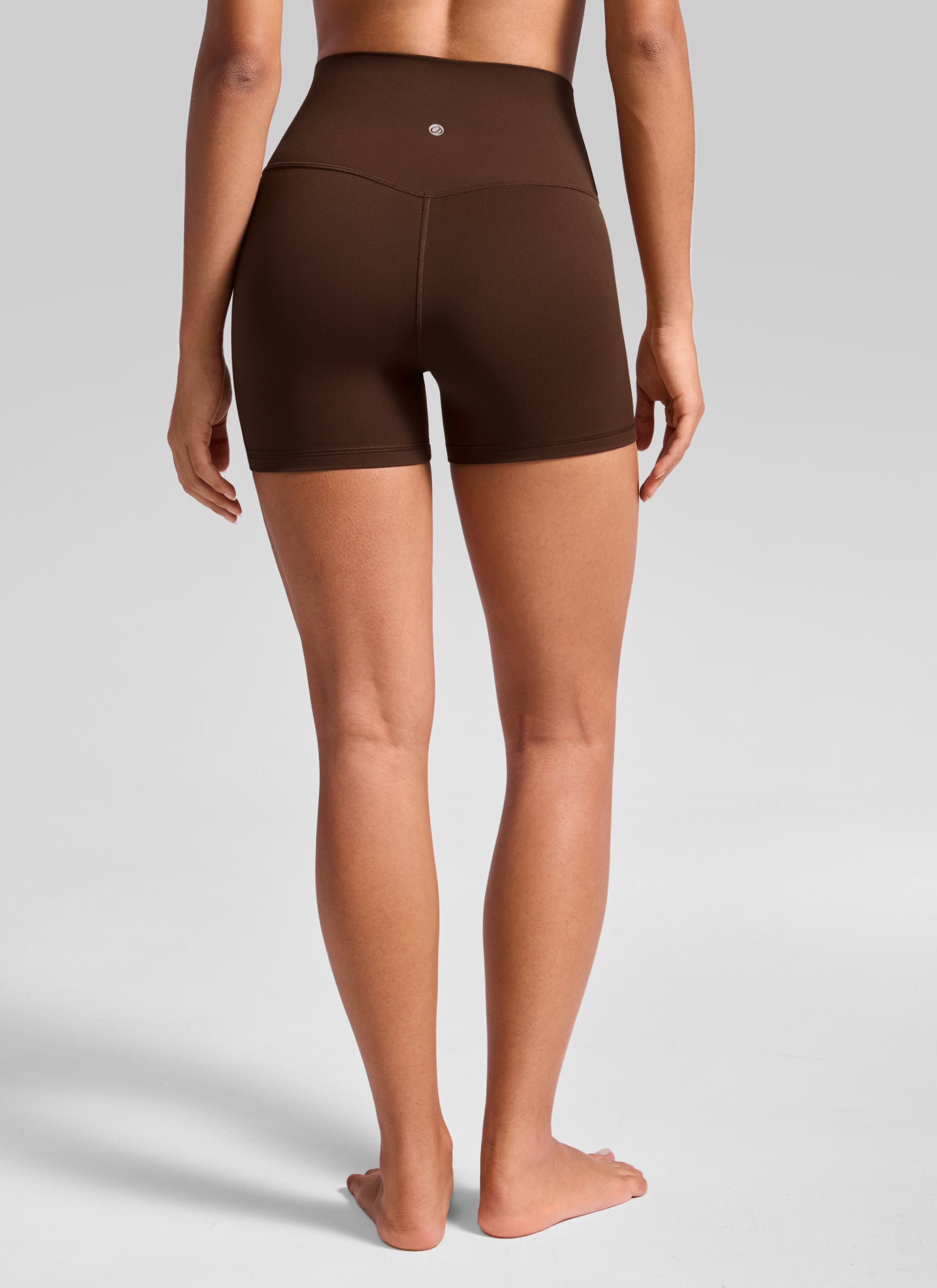 شورت Butterluxe نسائي من CRZ YOGA Butterluxe ، بخصر مرتفع وبدون خياطة أمامية، بطول 4 بوصات، لون بني لافا
