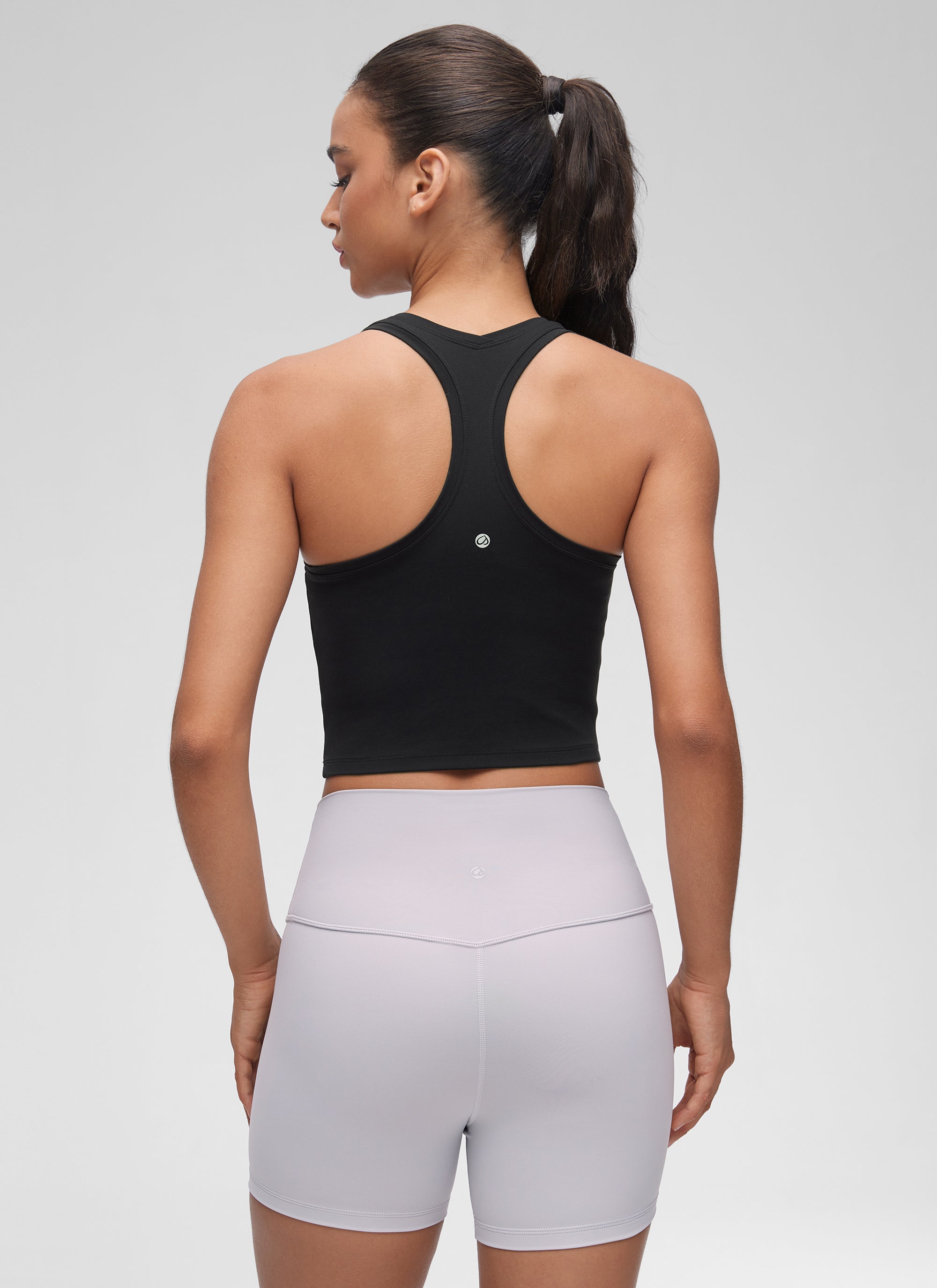 CRZ YOGA: قميص يوغا قصير للسيدات من طراز Butterluxe وظهر سباق، باللون الأسود