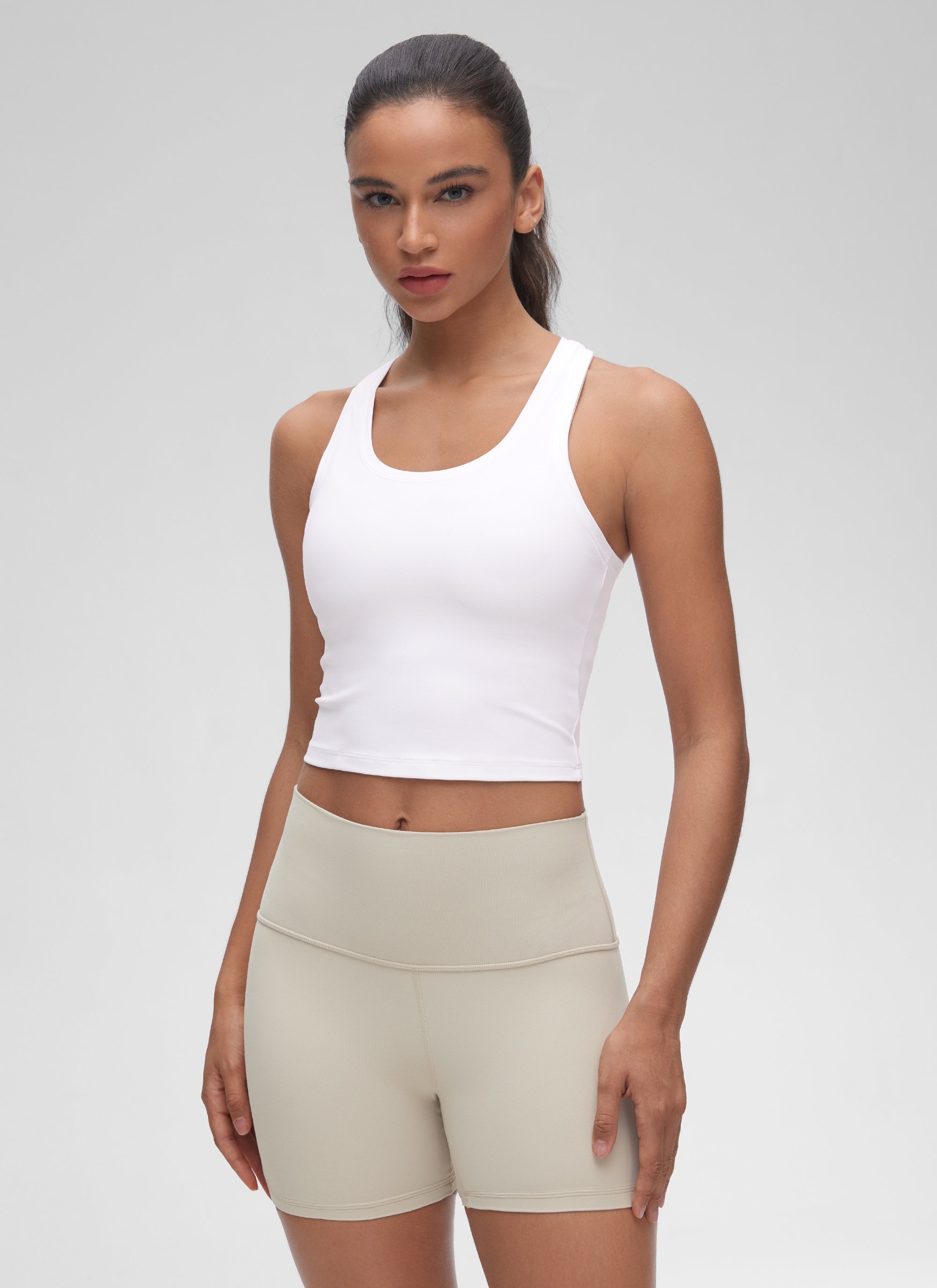 CRZ YOGA: قميص يوغا قصير للنساء من طراز Butterluxe » برقبة Butterluxe وظهر سباقي، أبيض