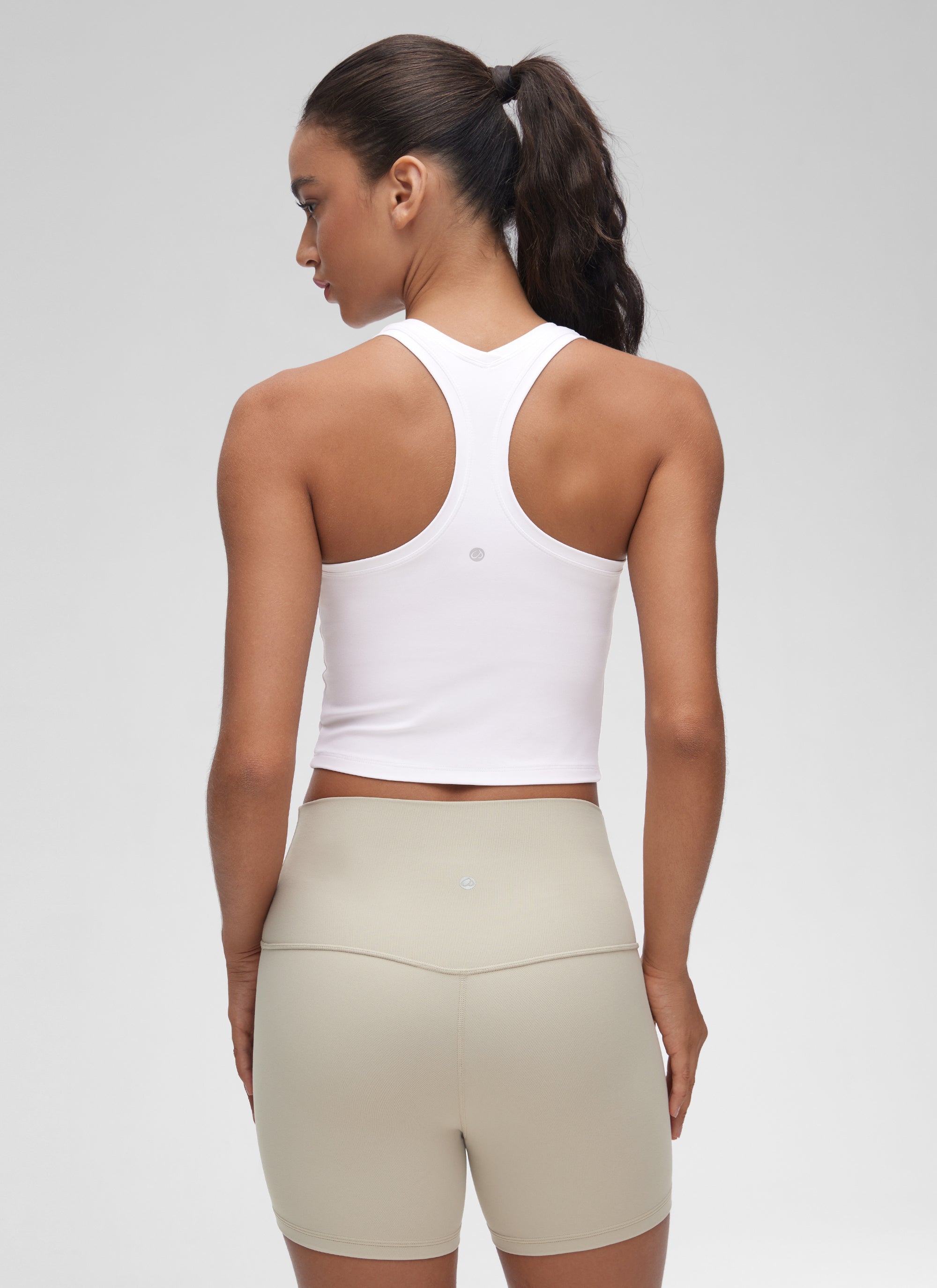CRZ YOGA: قميص يوغا قصير للنساء من طراز Butterluxe » برقبة Butterluxe وظهر سباقي، أبيض